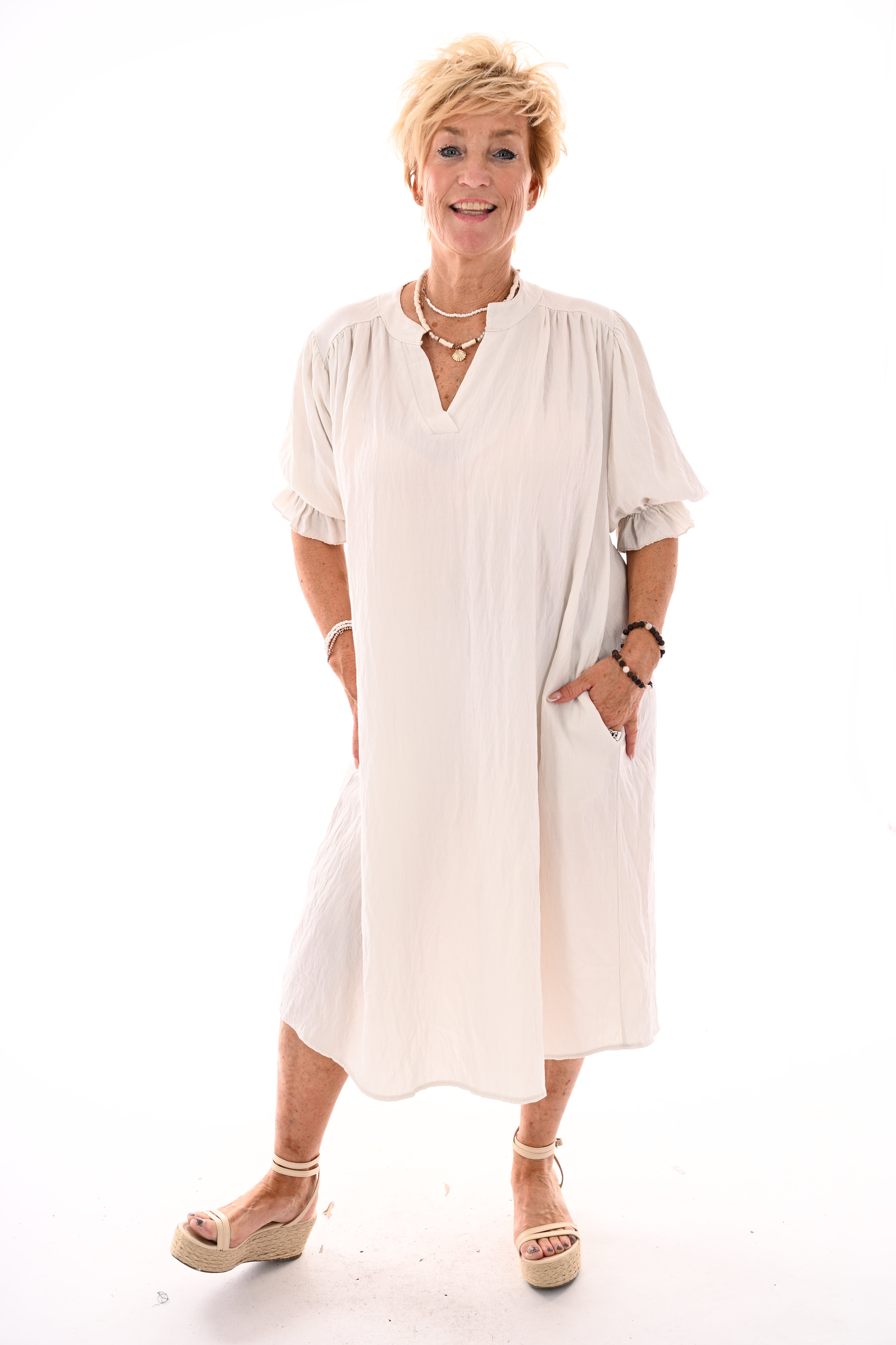 Jurk korte roezelmouwen uni beige