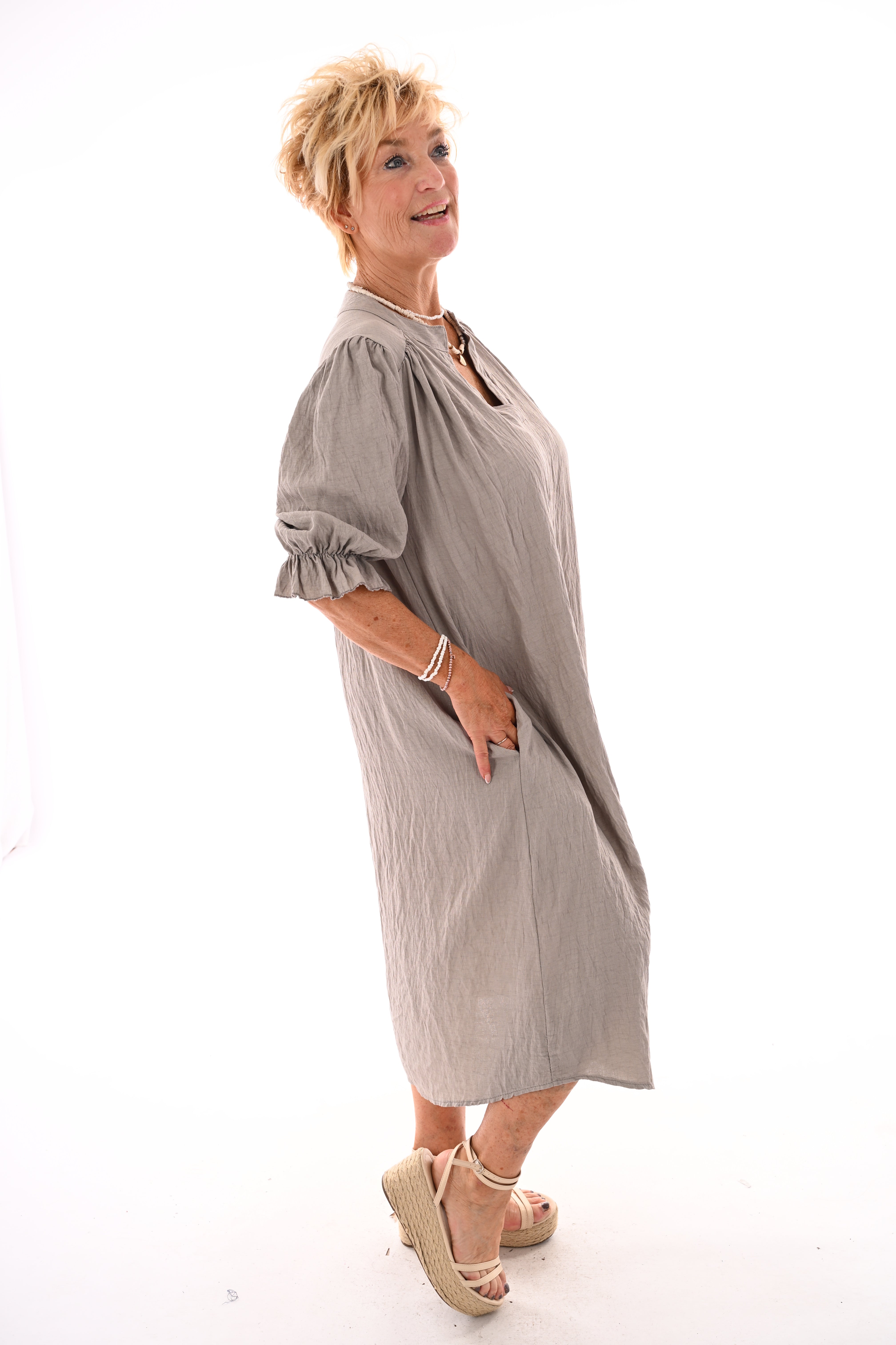 Jurk korte roezelmouwen uni taupe