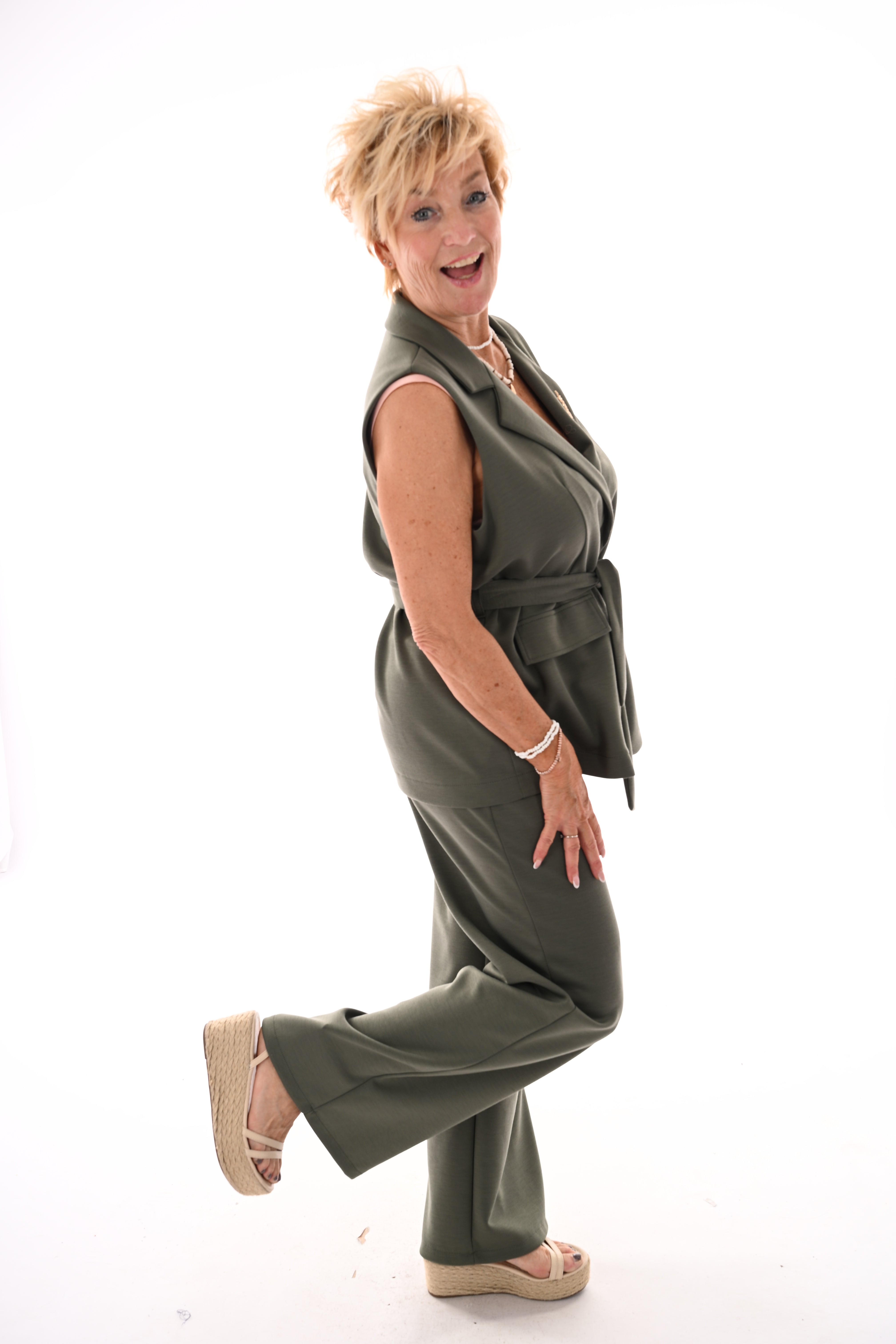Tweedelig set gilet met ceintuur legergroen