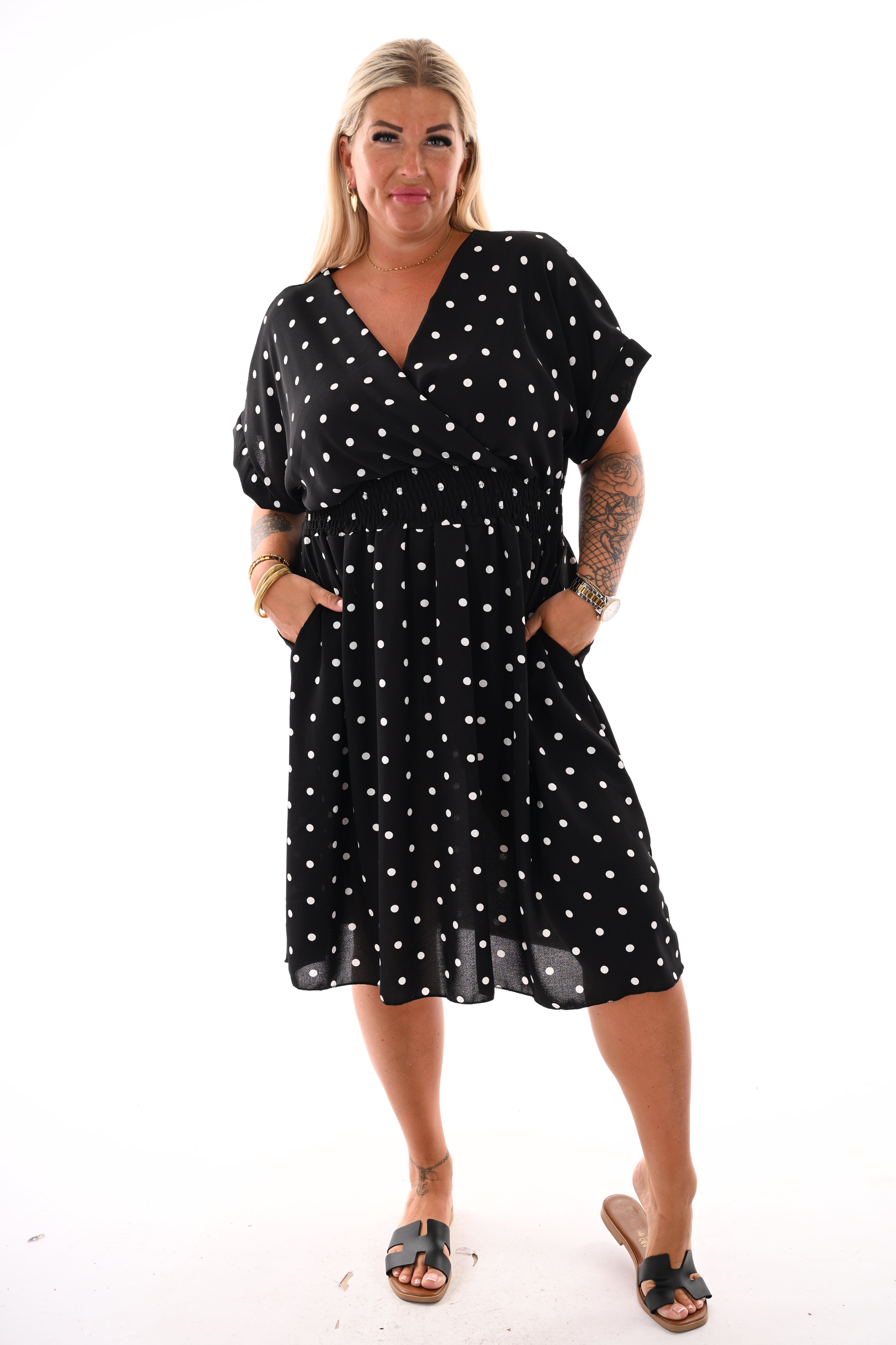Jurk dots met v-hals zwart
