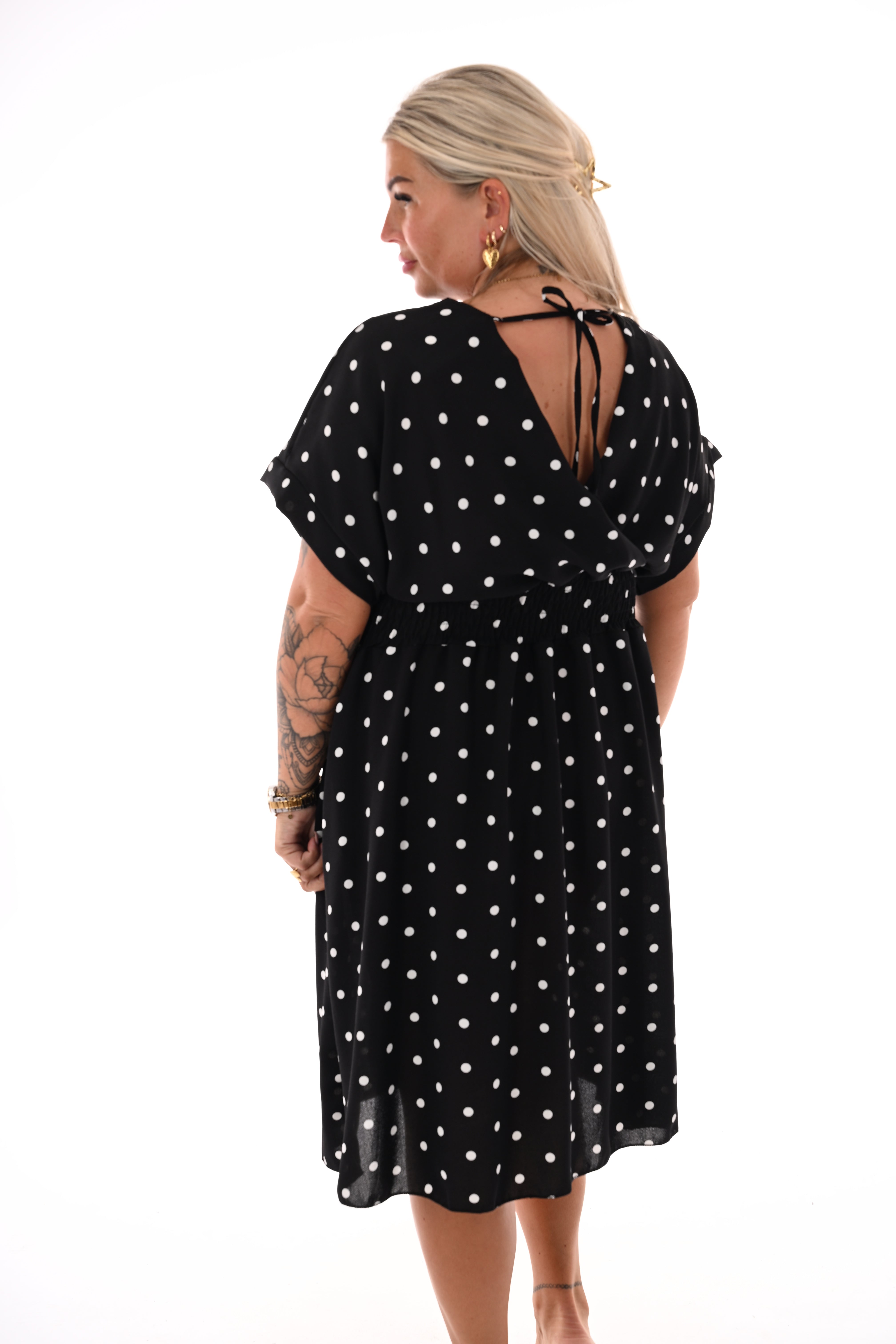 Jurk dots met v-hals zwart