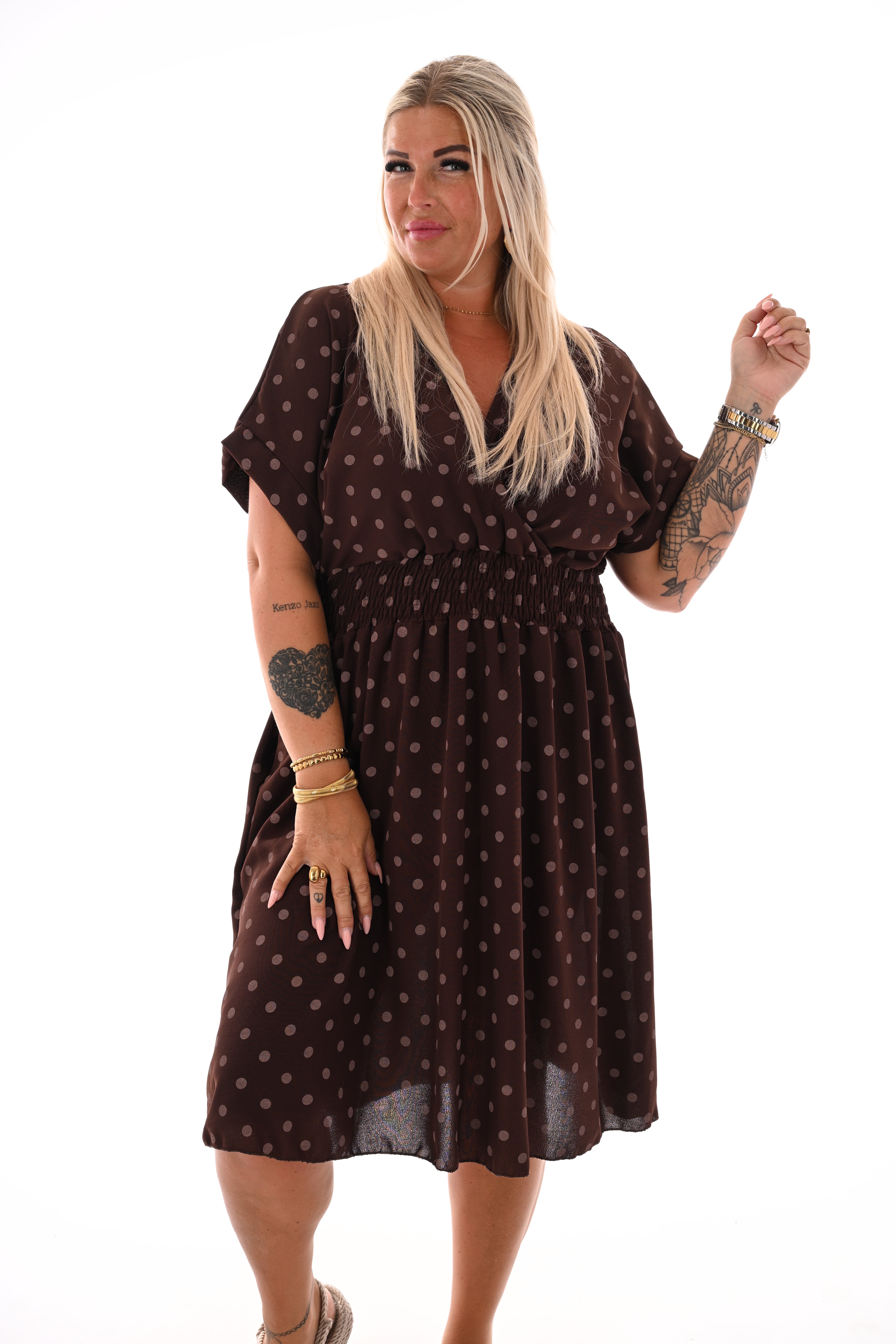 Jurk dots met v-hals bruin