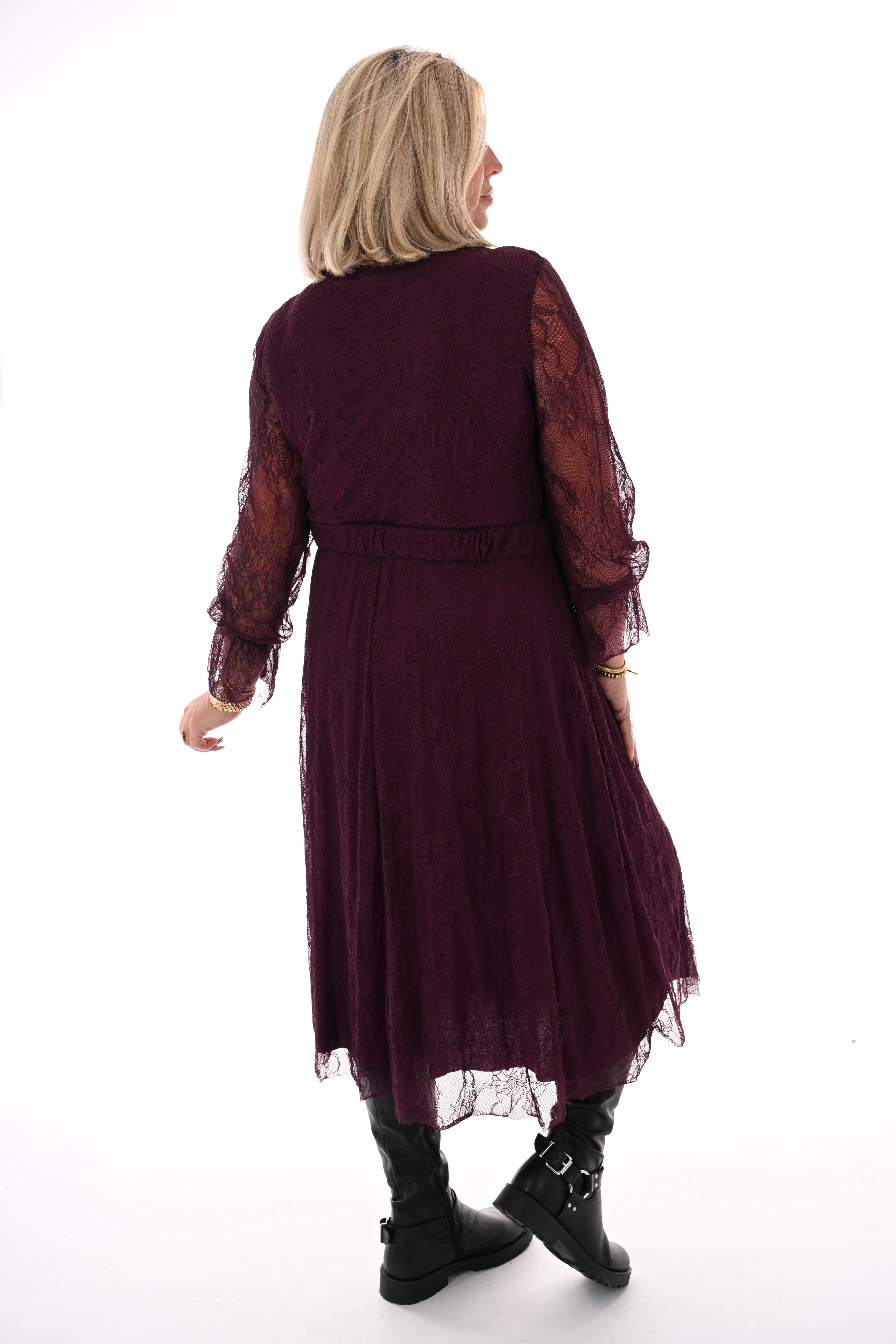 Half lange kanten jurk met riem aubergine