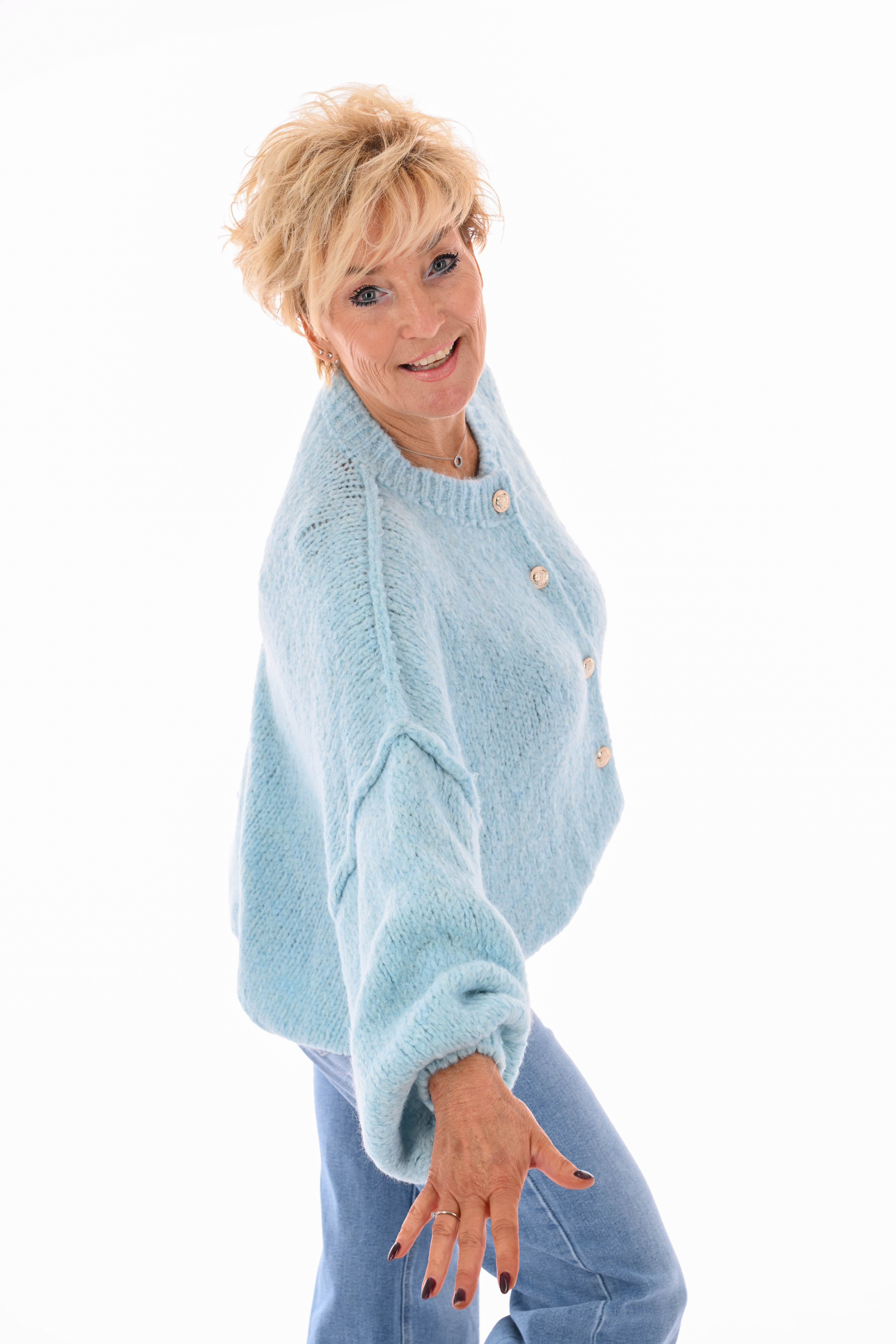 Grof gebreid vest met knopen lichtblauw