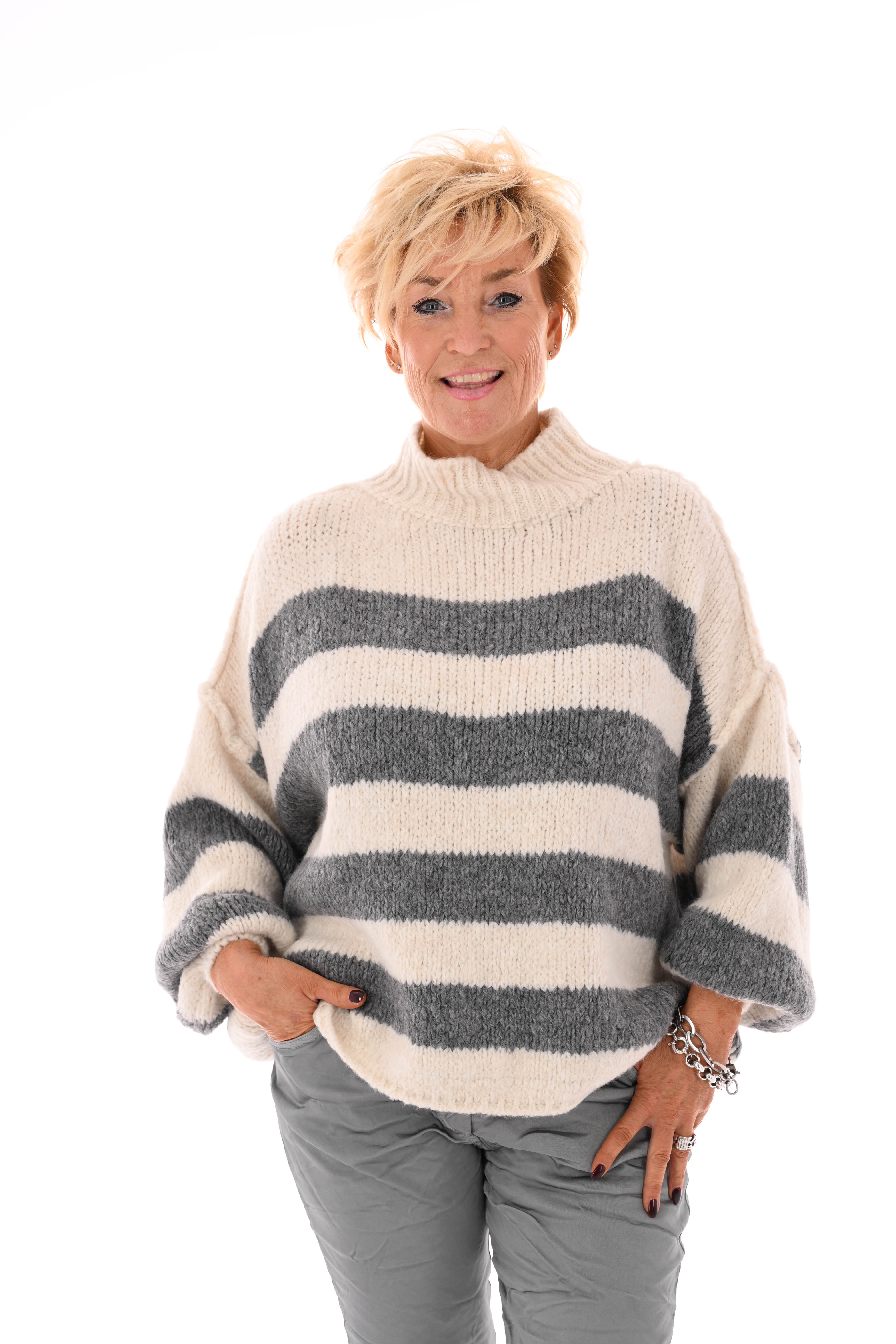 Gebreide trui turtle neck gestreept grijs