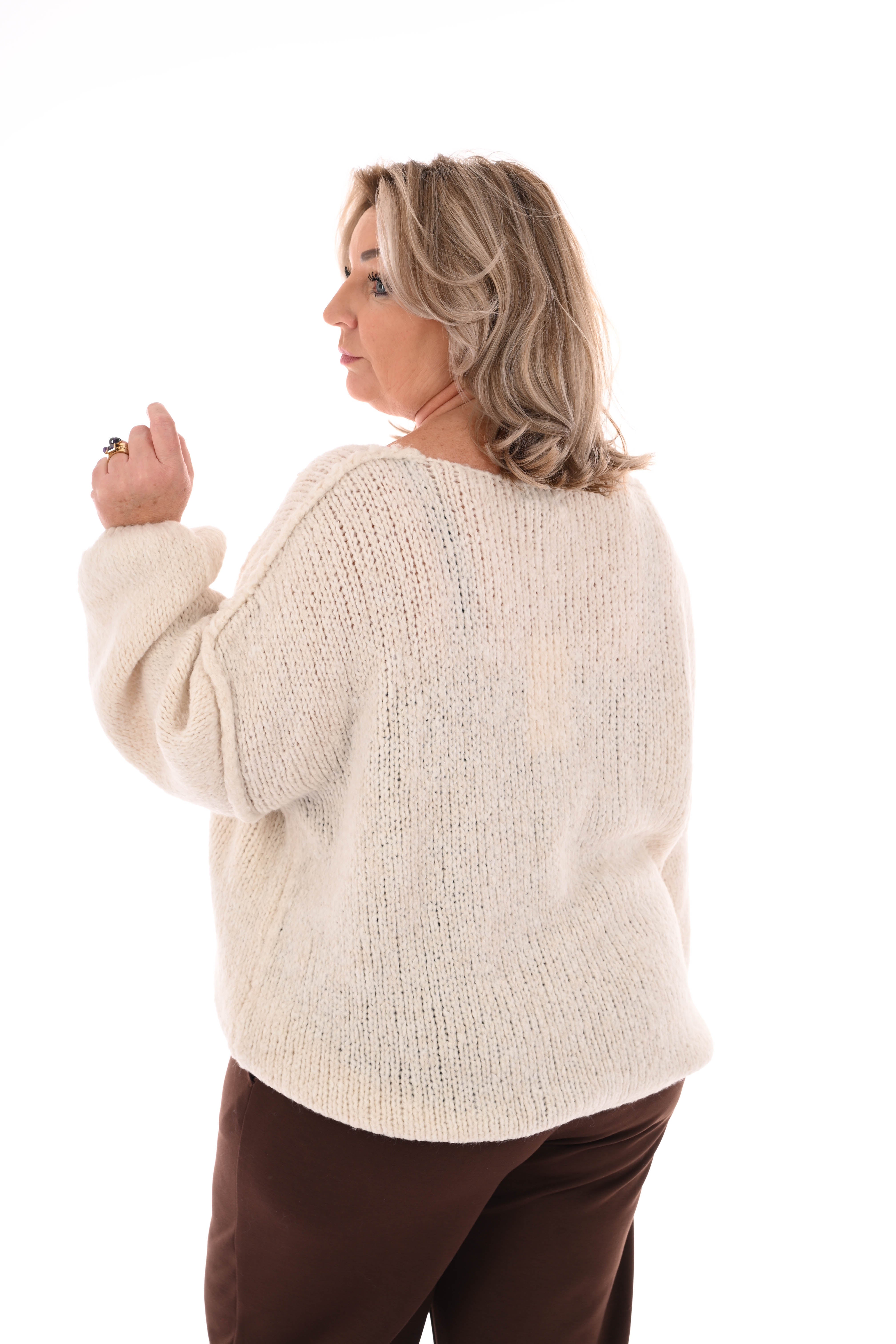 Grof gebreide trui v-hals roomwit