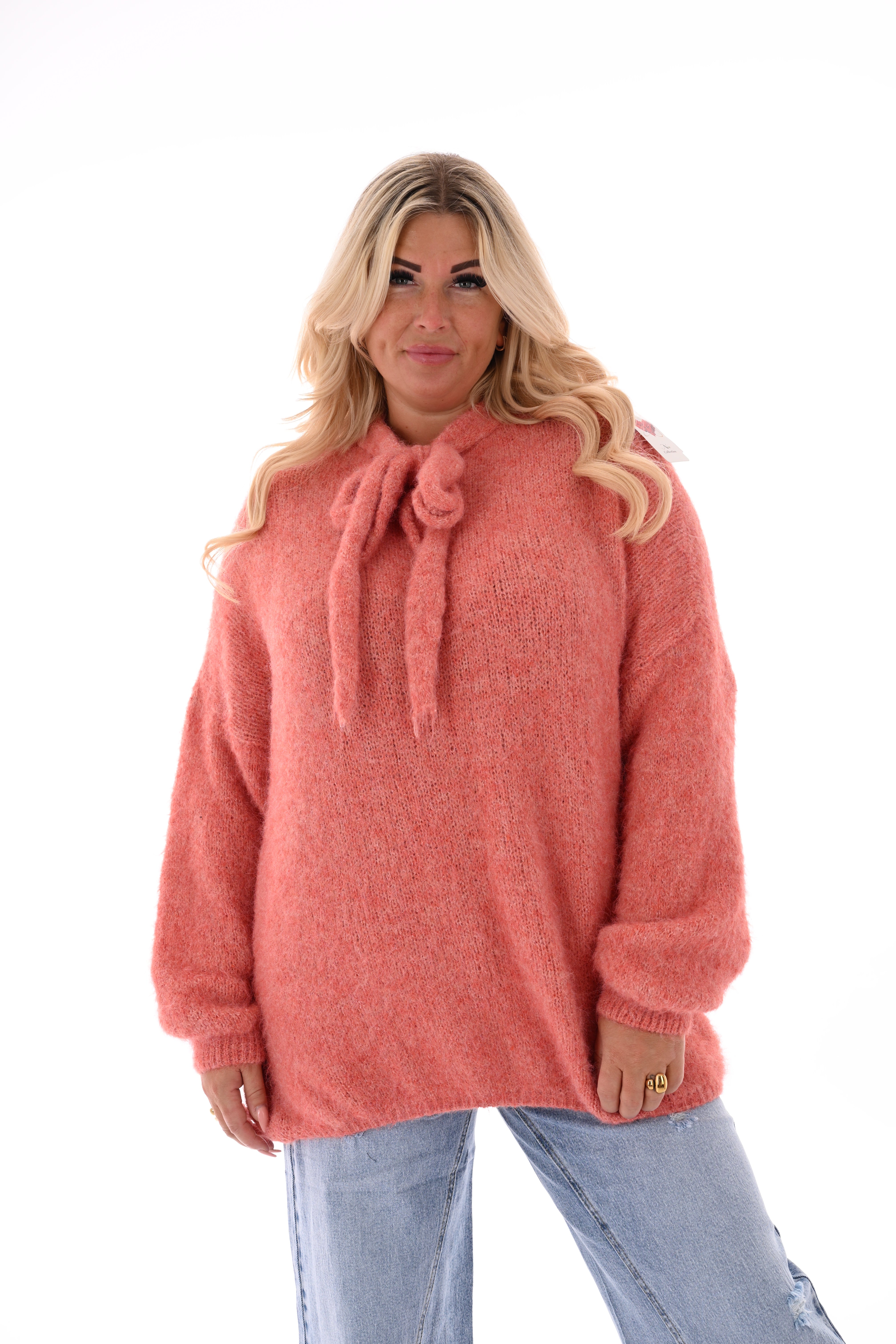 Fijn gebreide vleermuis trui strik uni zalm