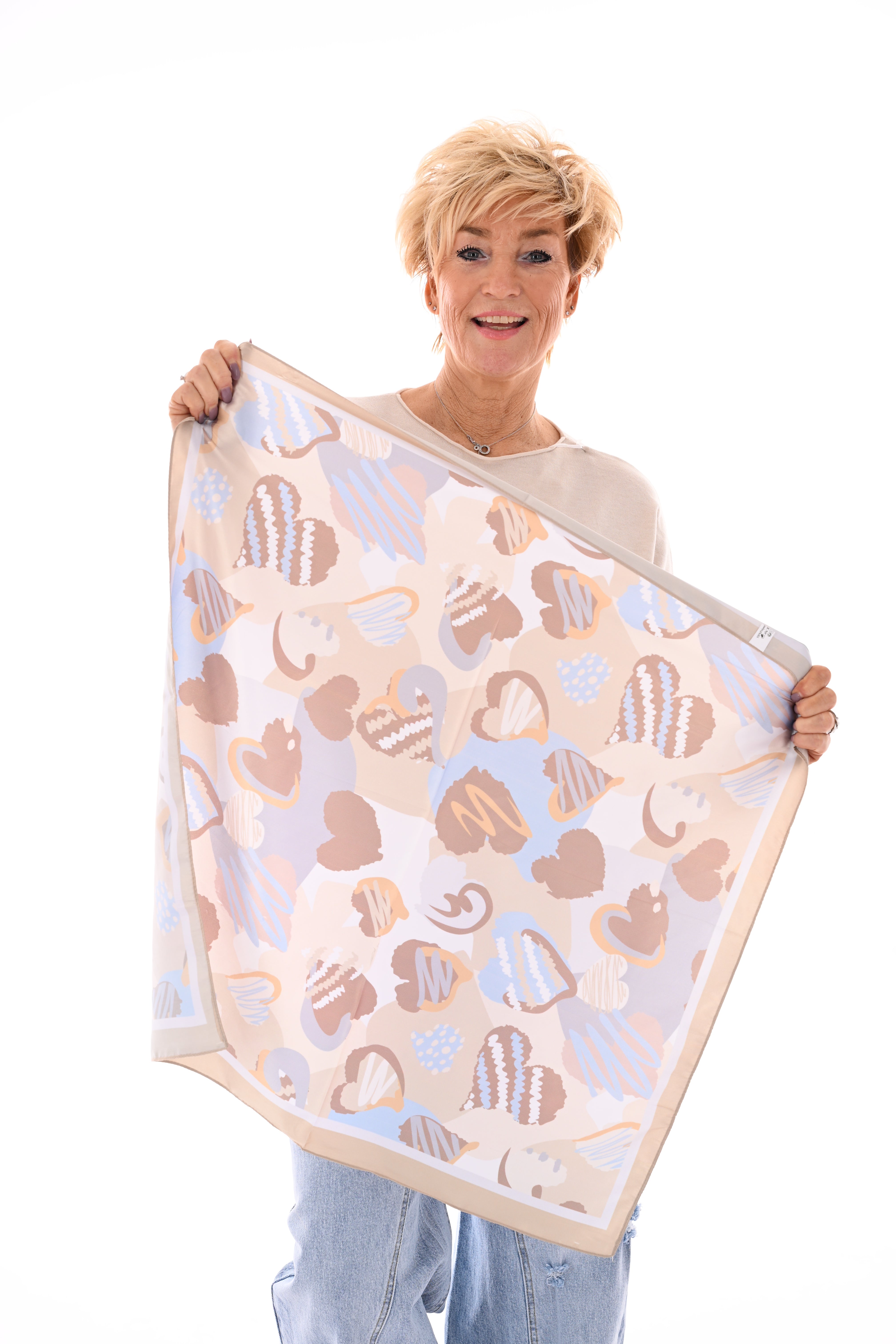 Kort sjaaltje art heart beige