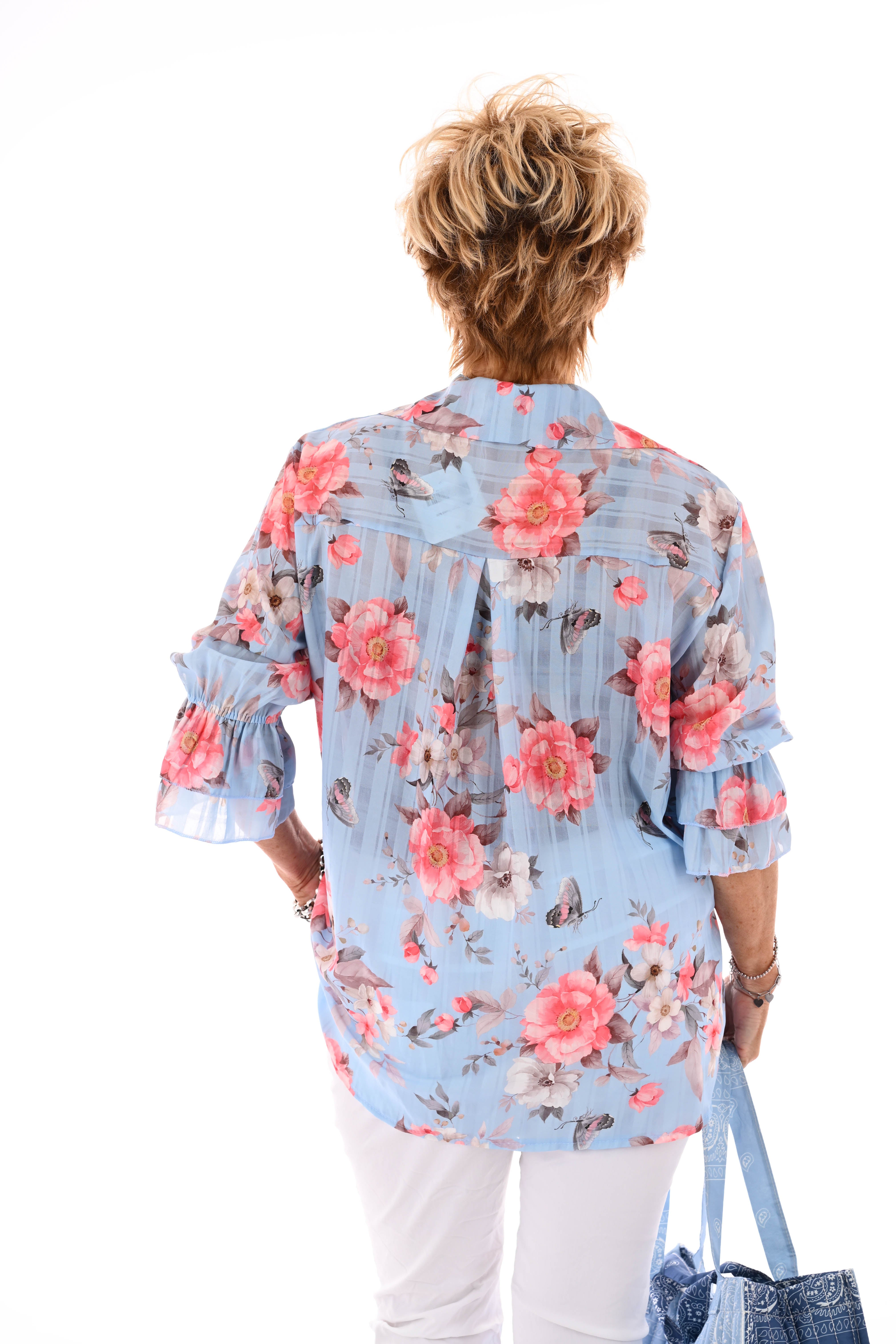 Doorknoop blouse flowers lichtblauw