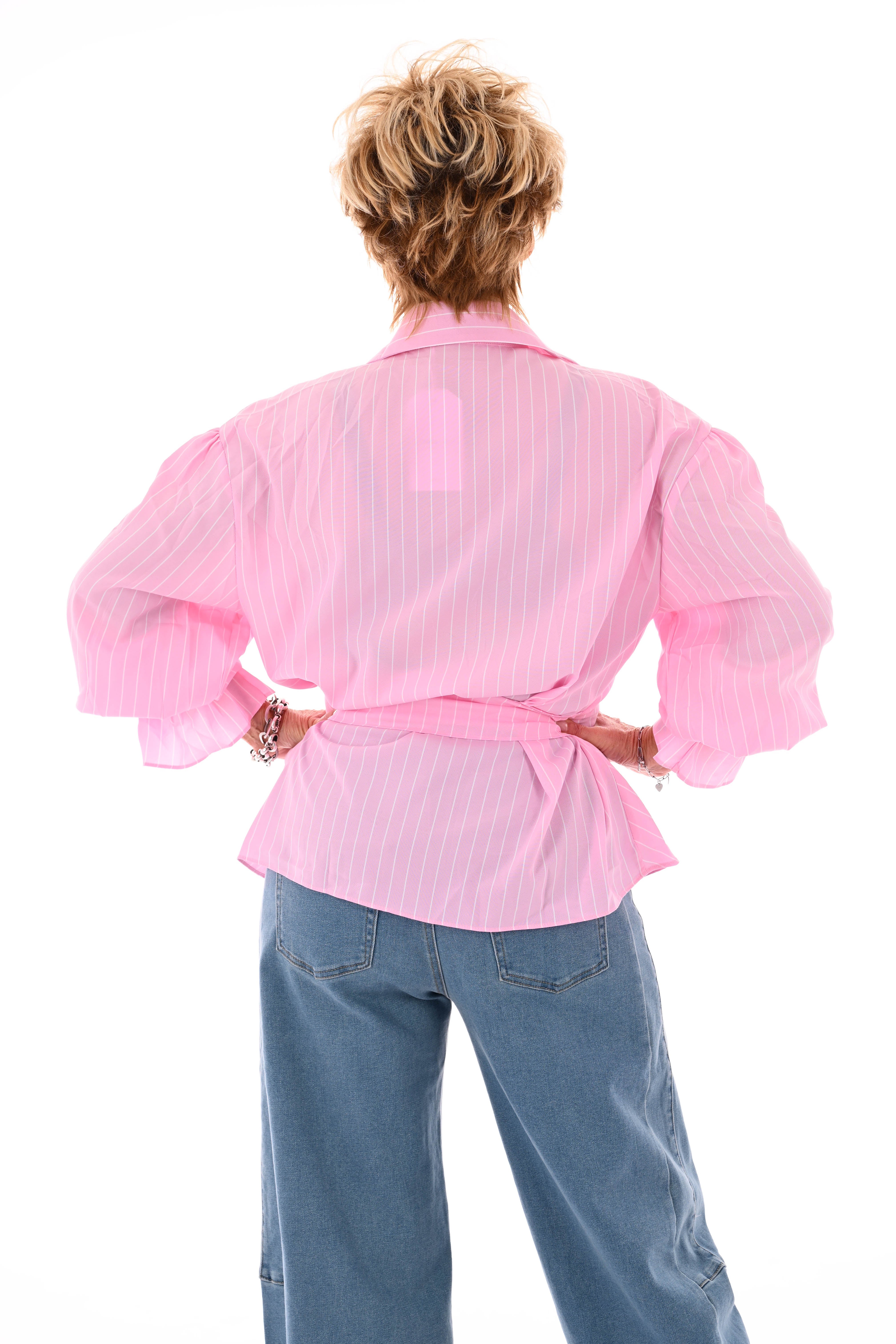 Blouse met fijne streepjes en ceintuur lichtroze