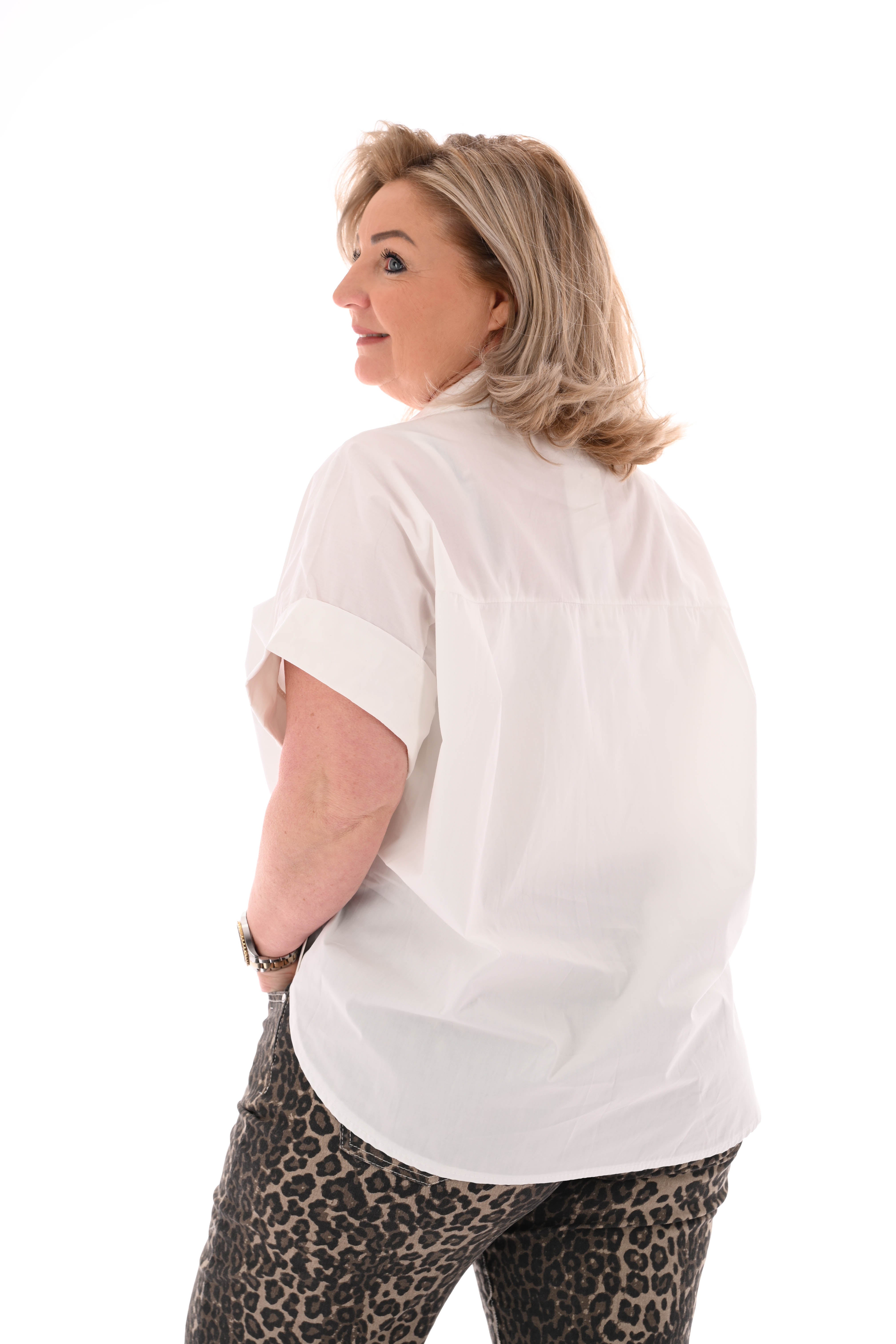 Blouse korte mouwen grote knopen roomwit