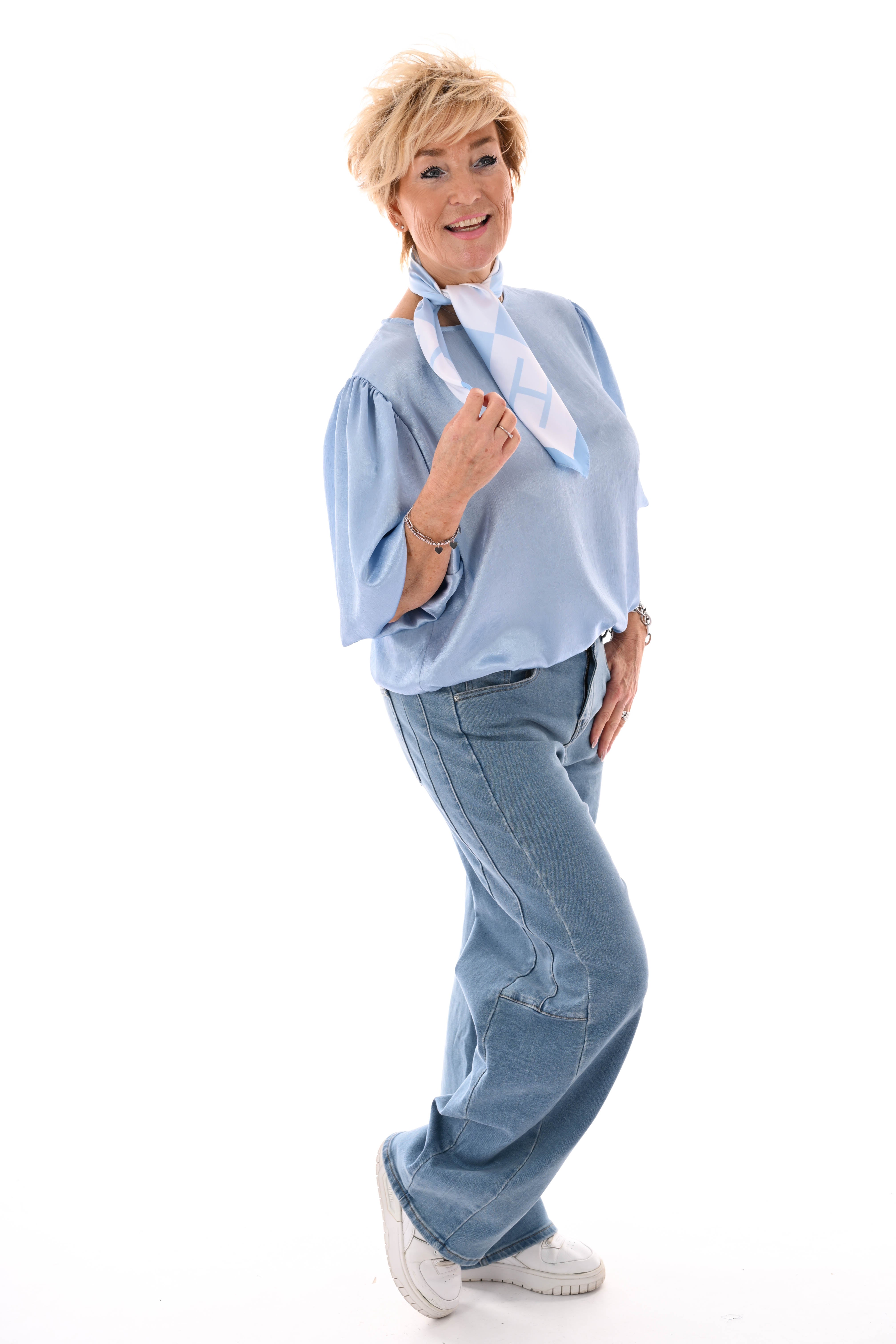 Silky top korte pofmouwen lichtblauw