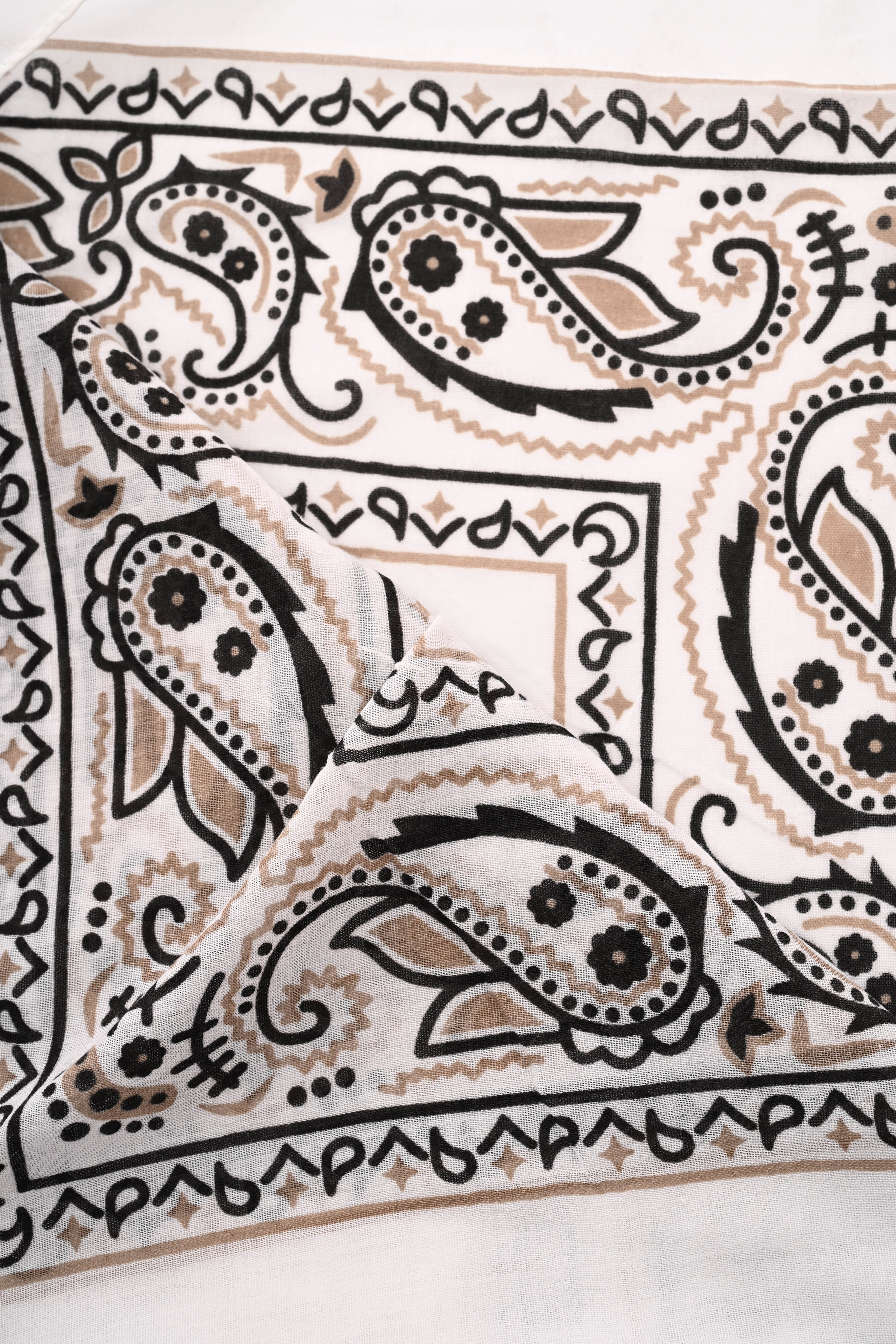 Kort sjaaltje paisley wit/zwart