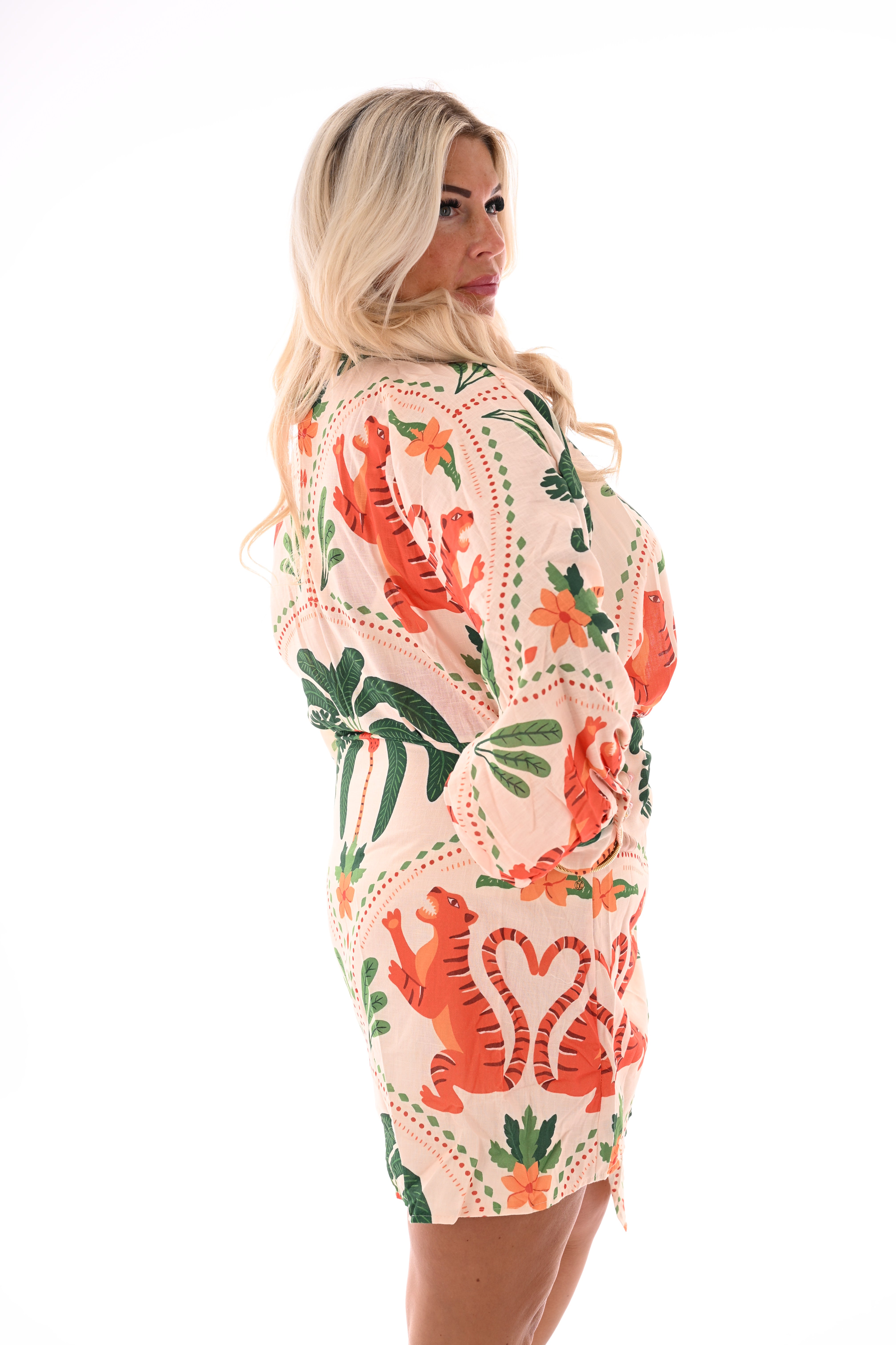 Korte wikkeljurk print panters creme