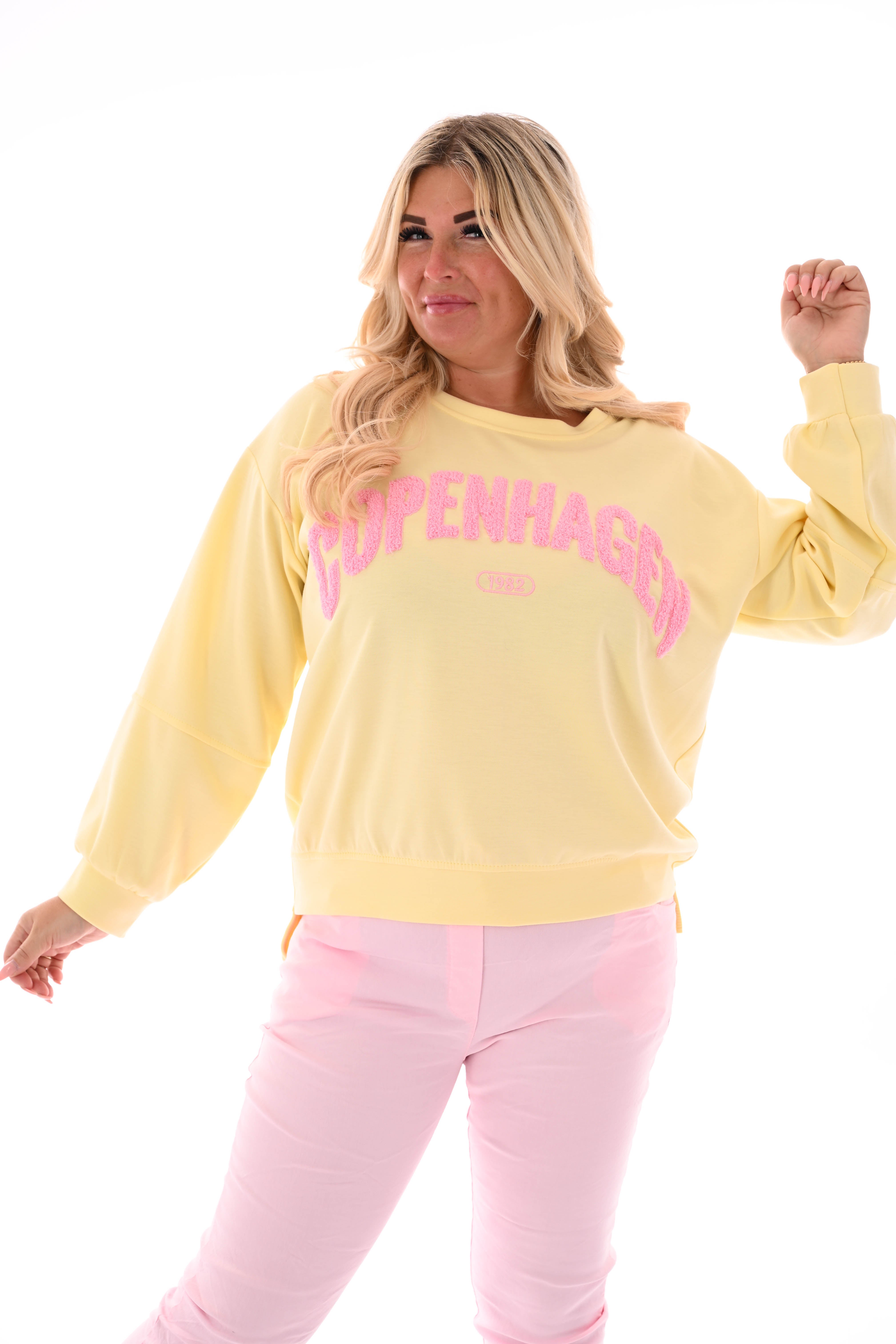 Sweater teddy letters Copenhagen botergeel