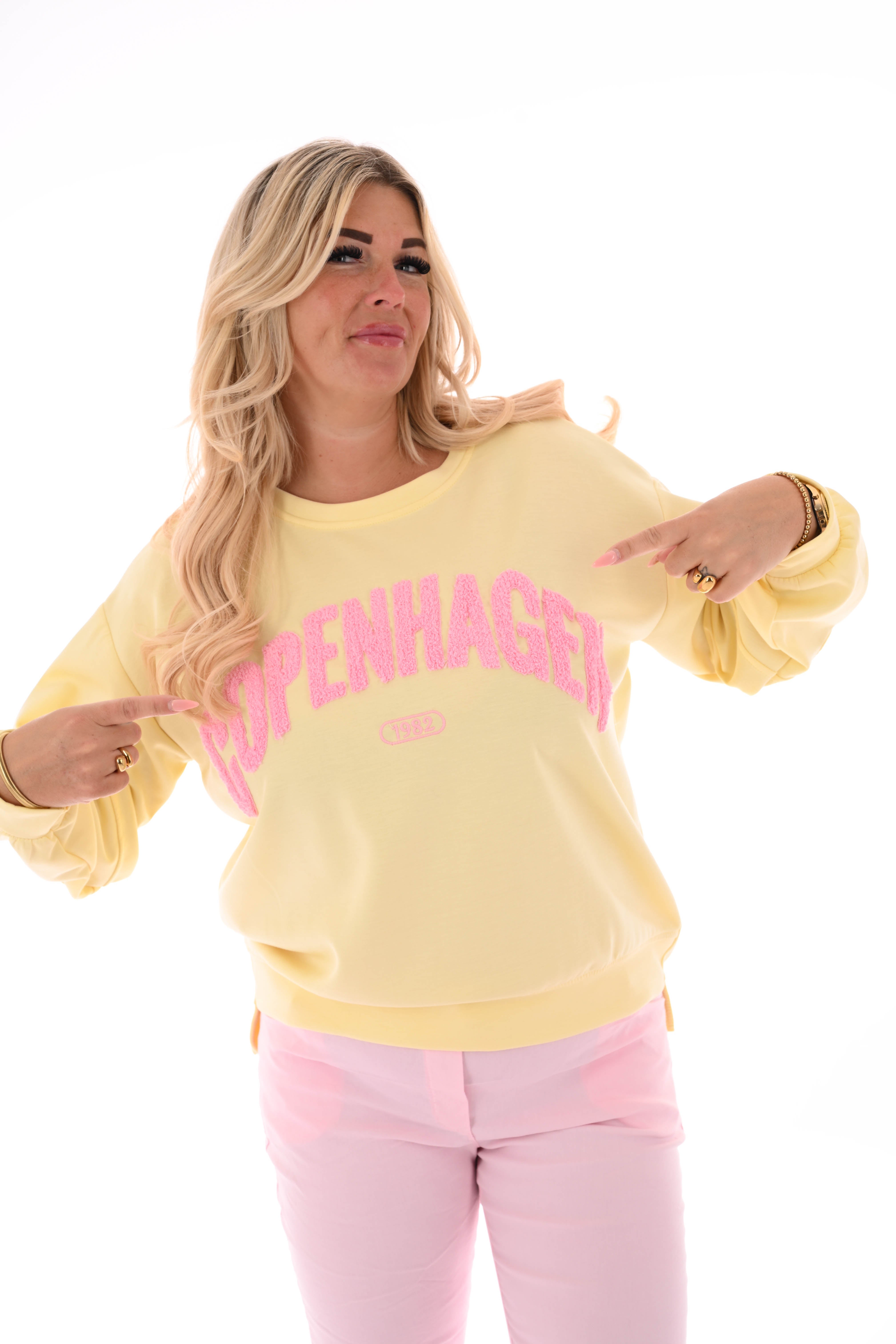 Sweater teddy letters Copenhagen botergeel