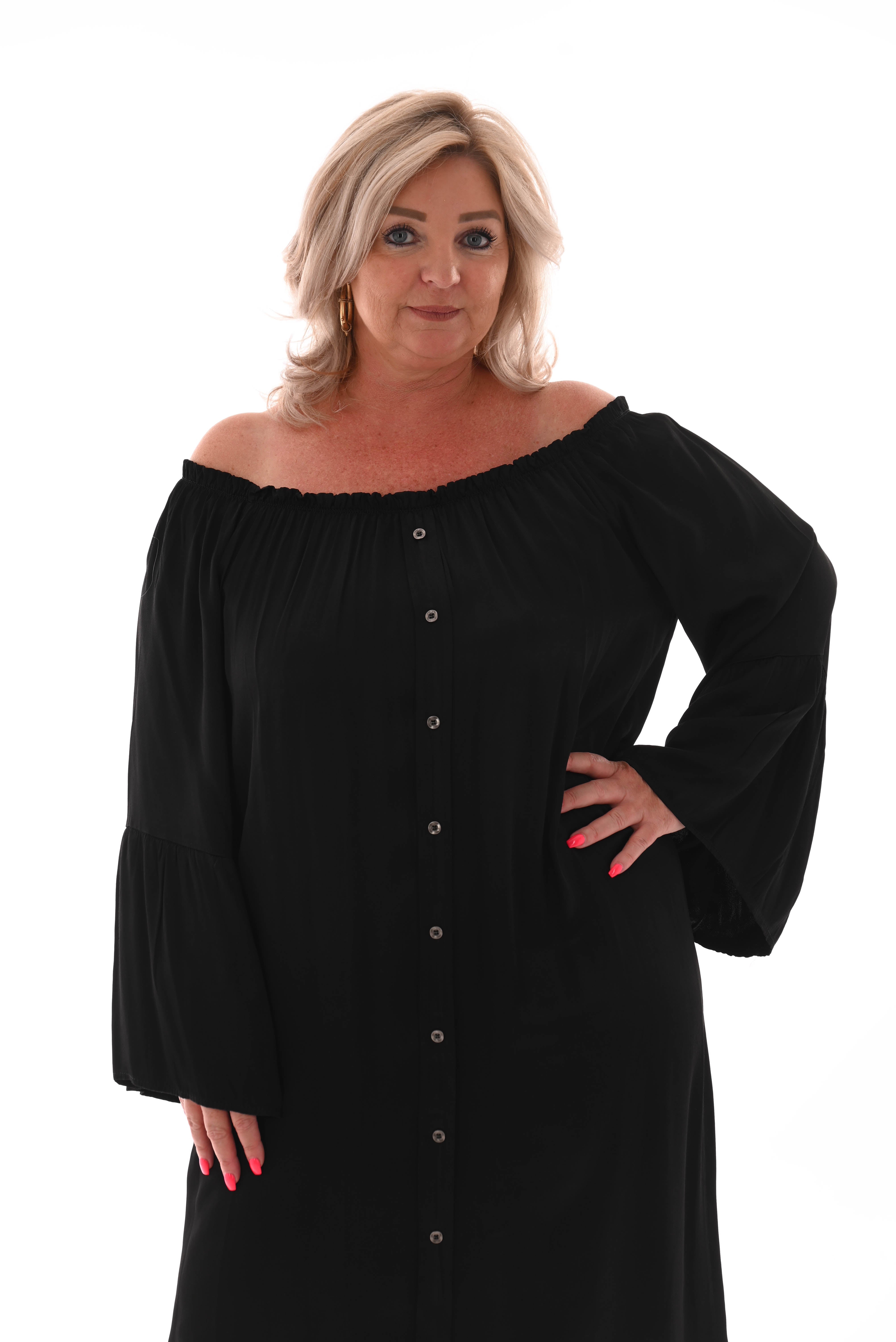 Silky jurk off-shoulder knopen en trompetmouwen zwart