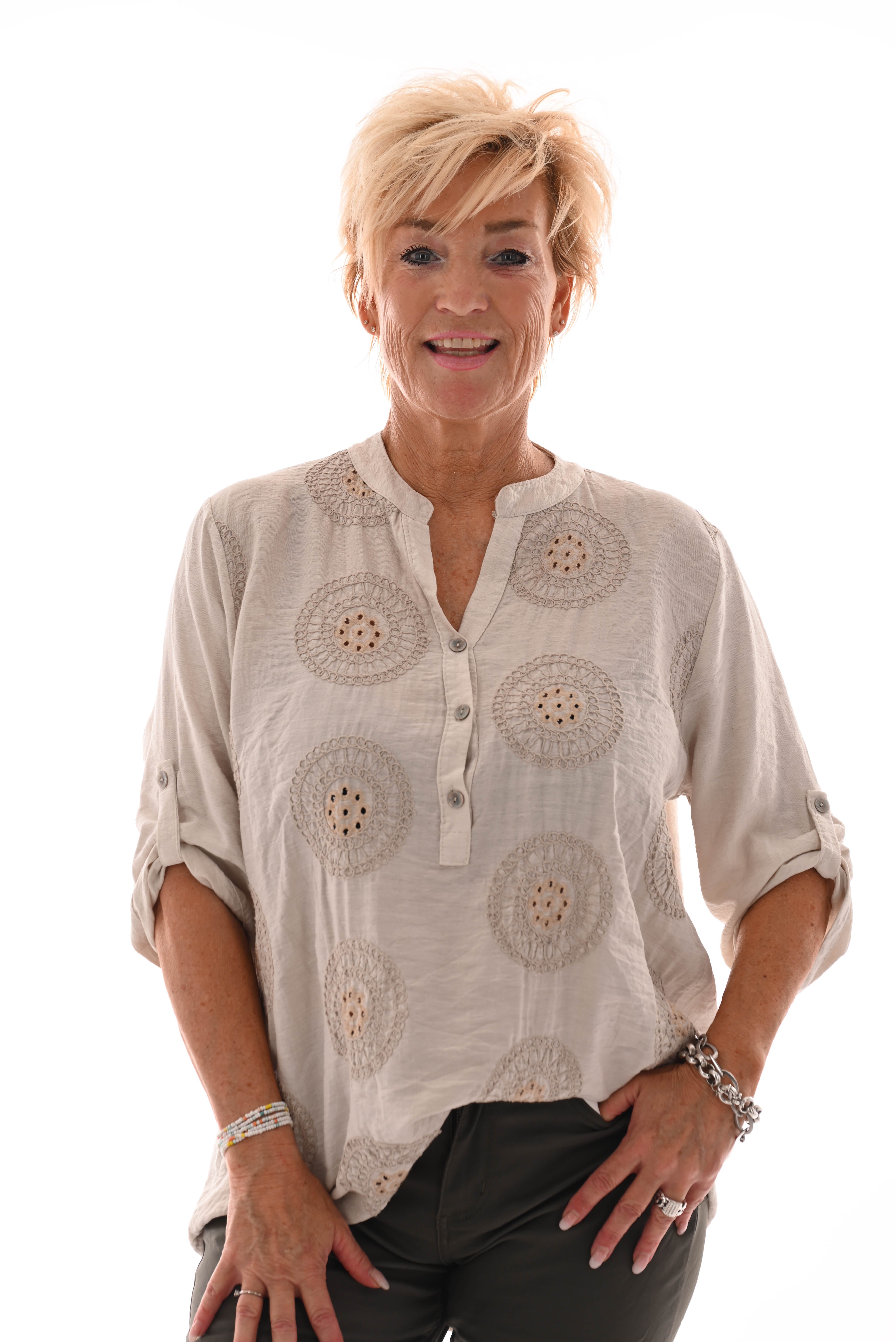 Blouse v-hals ophaalmouwen mandala beige