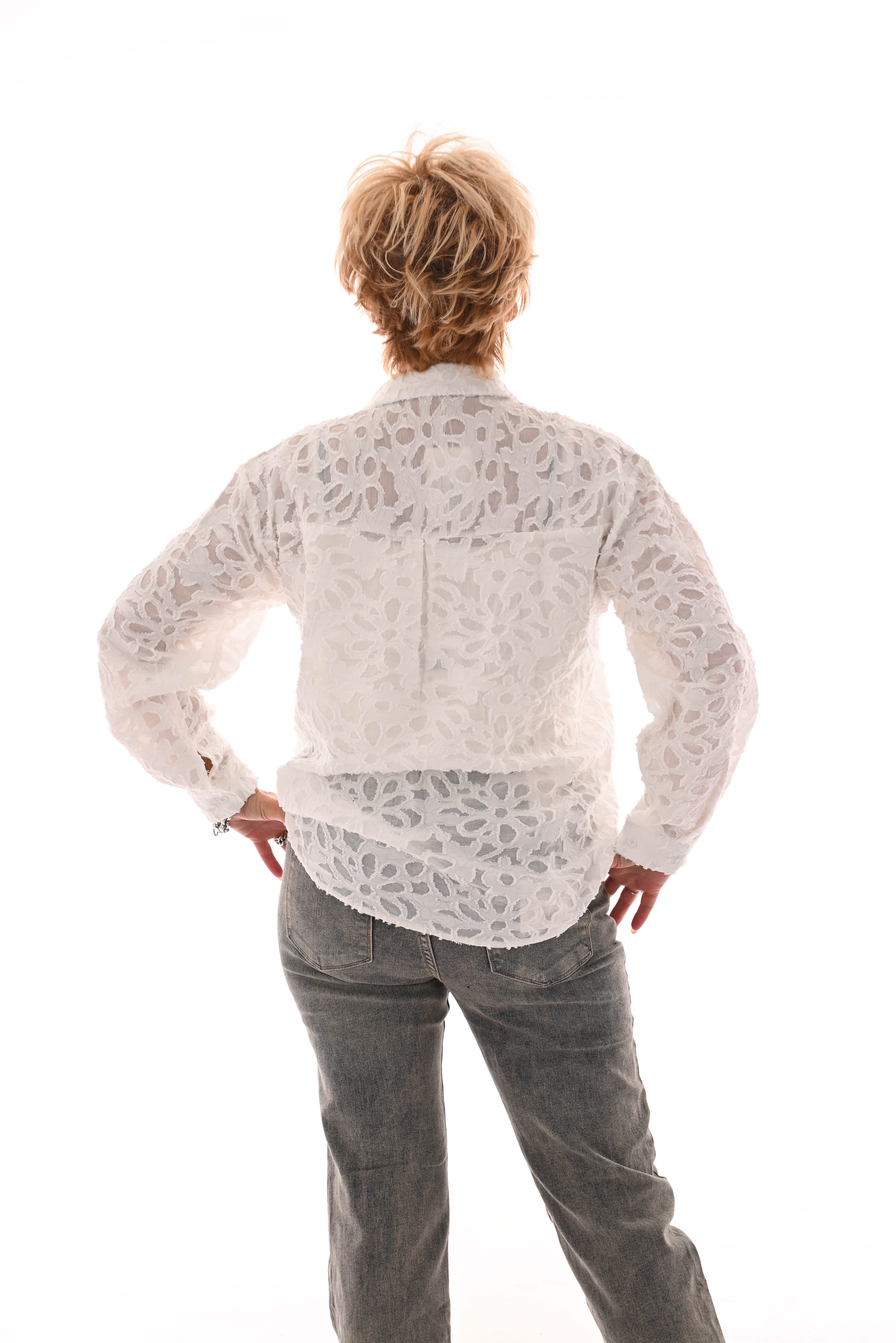 Doorknoop blouse bloemen wit