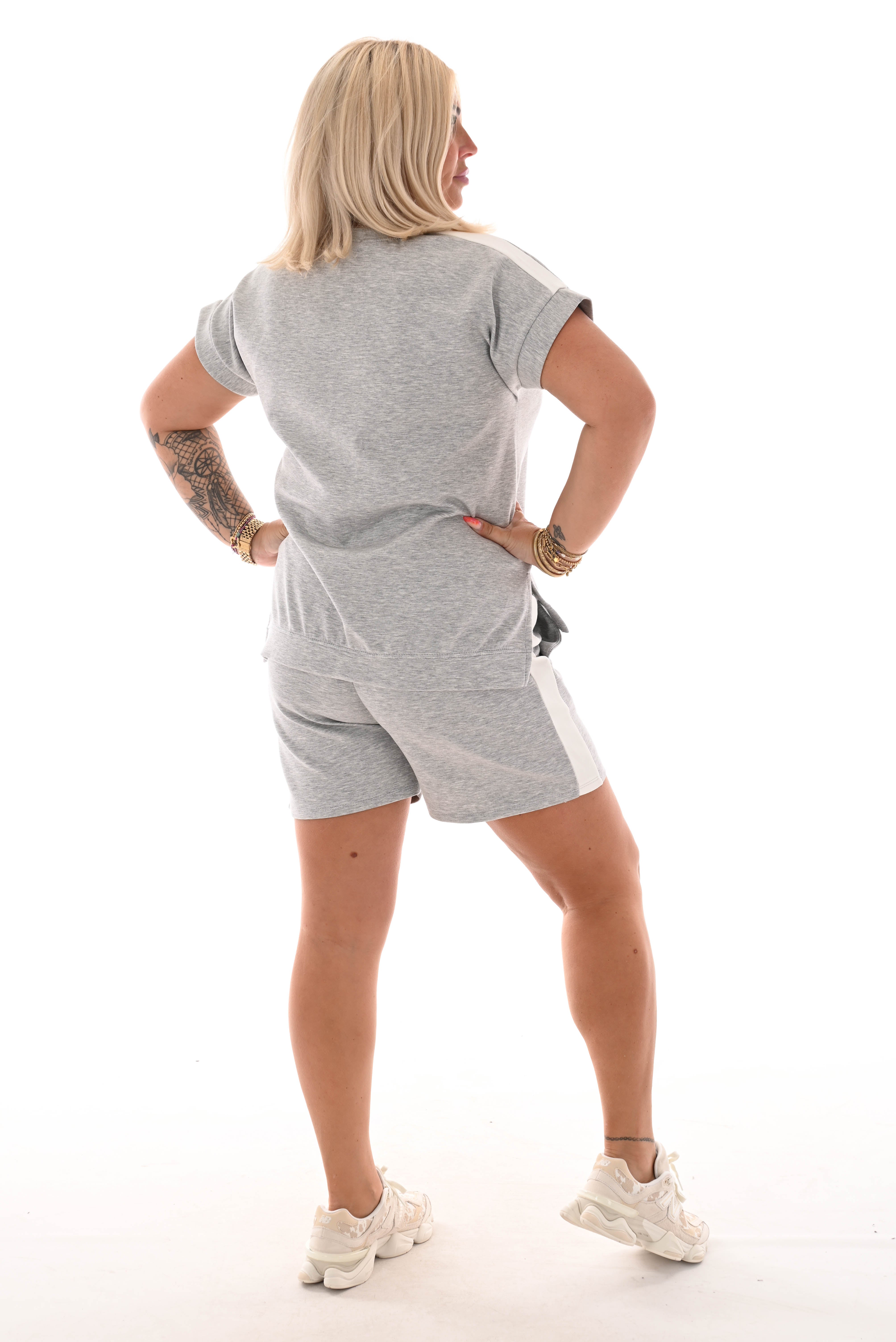 Tweedelig set short met bies grijs