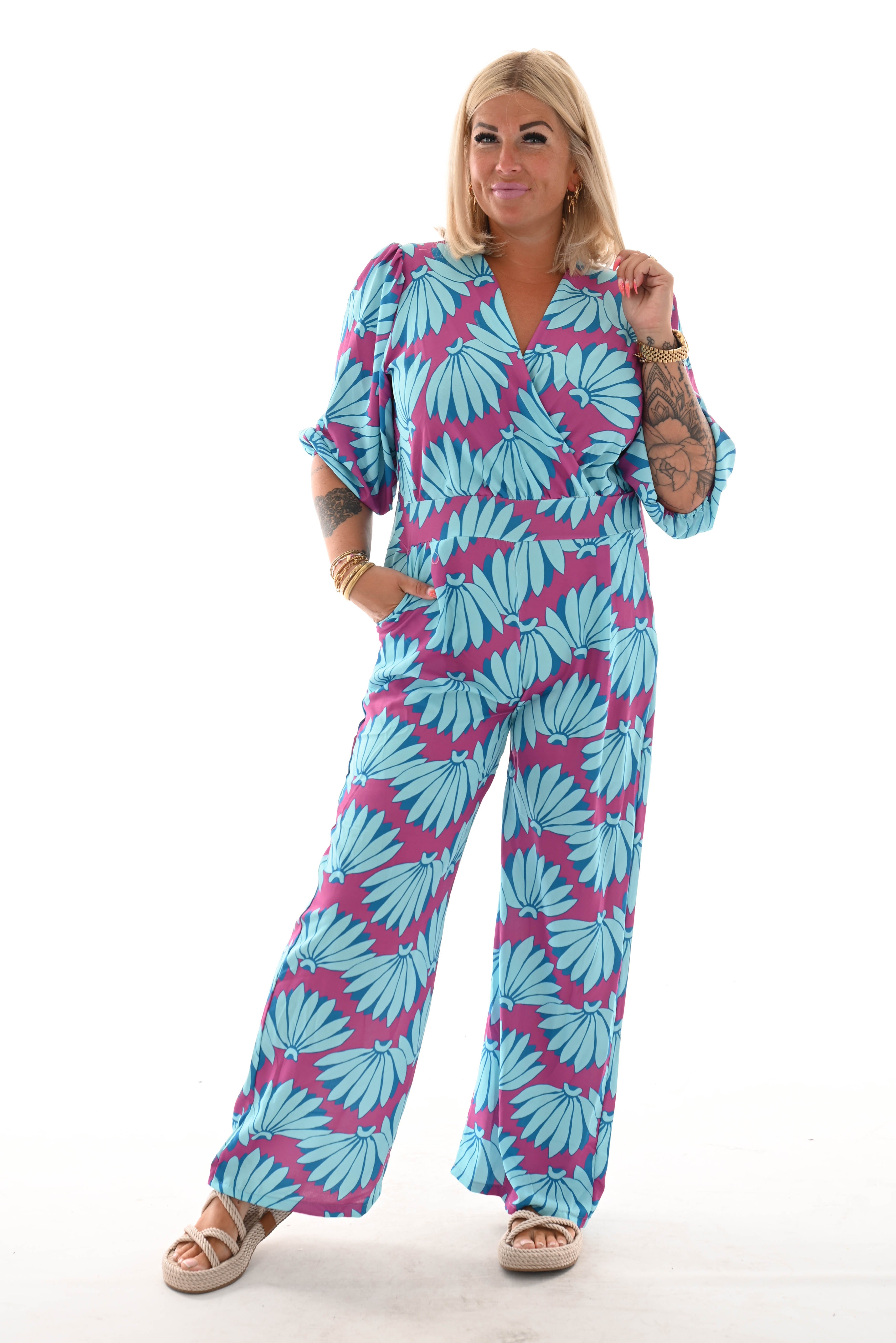 Jumpsuit overslag print bloemen magenta/blauw