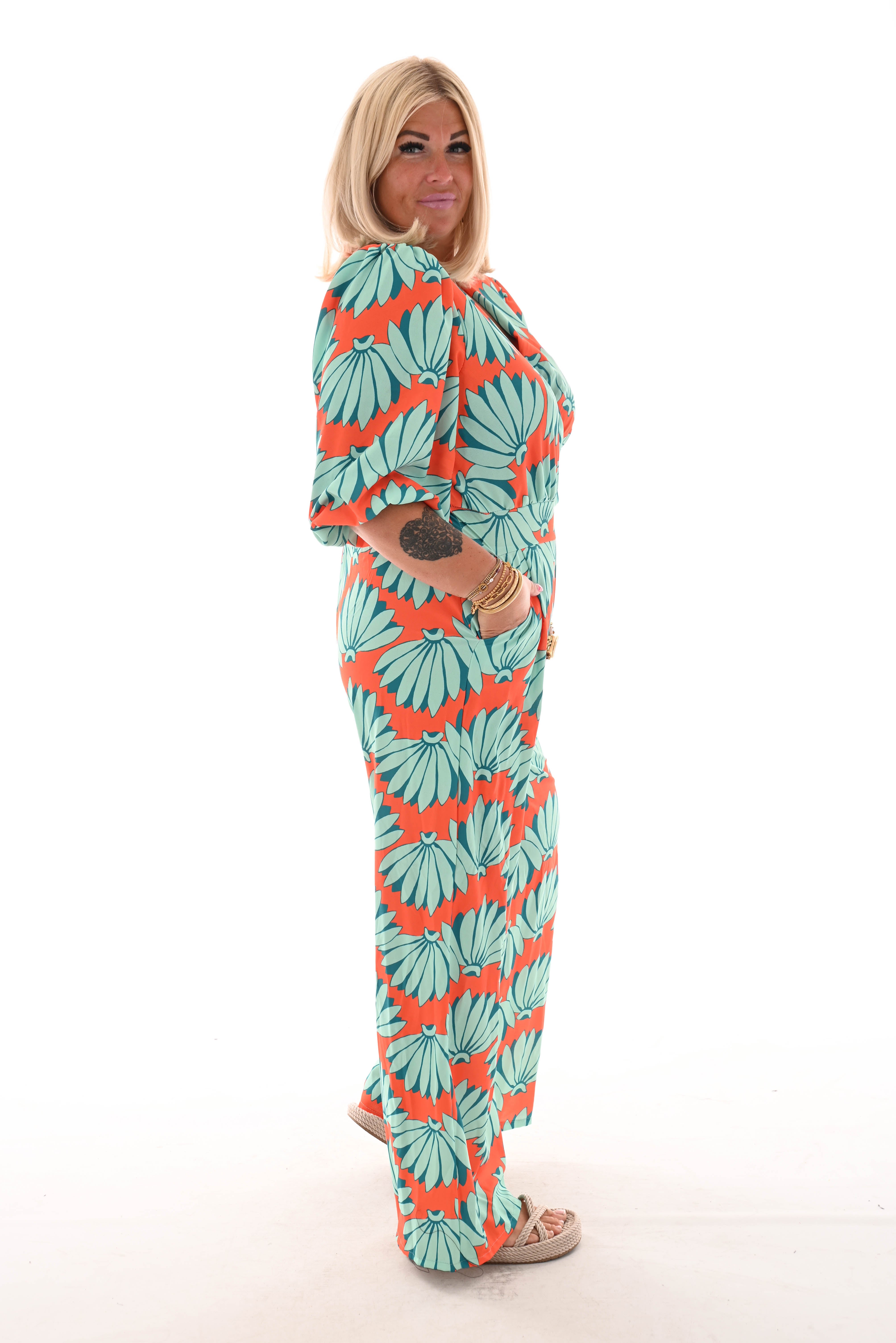 Jumpsuit overslag print bloemen oranje/turquoise