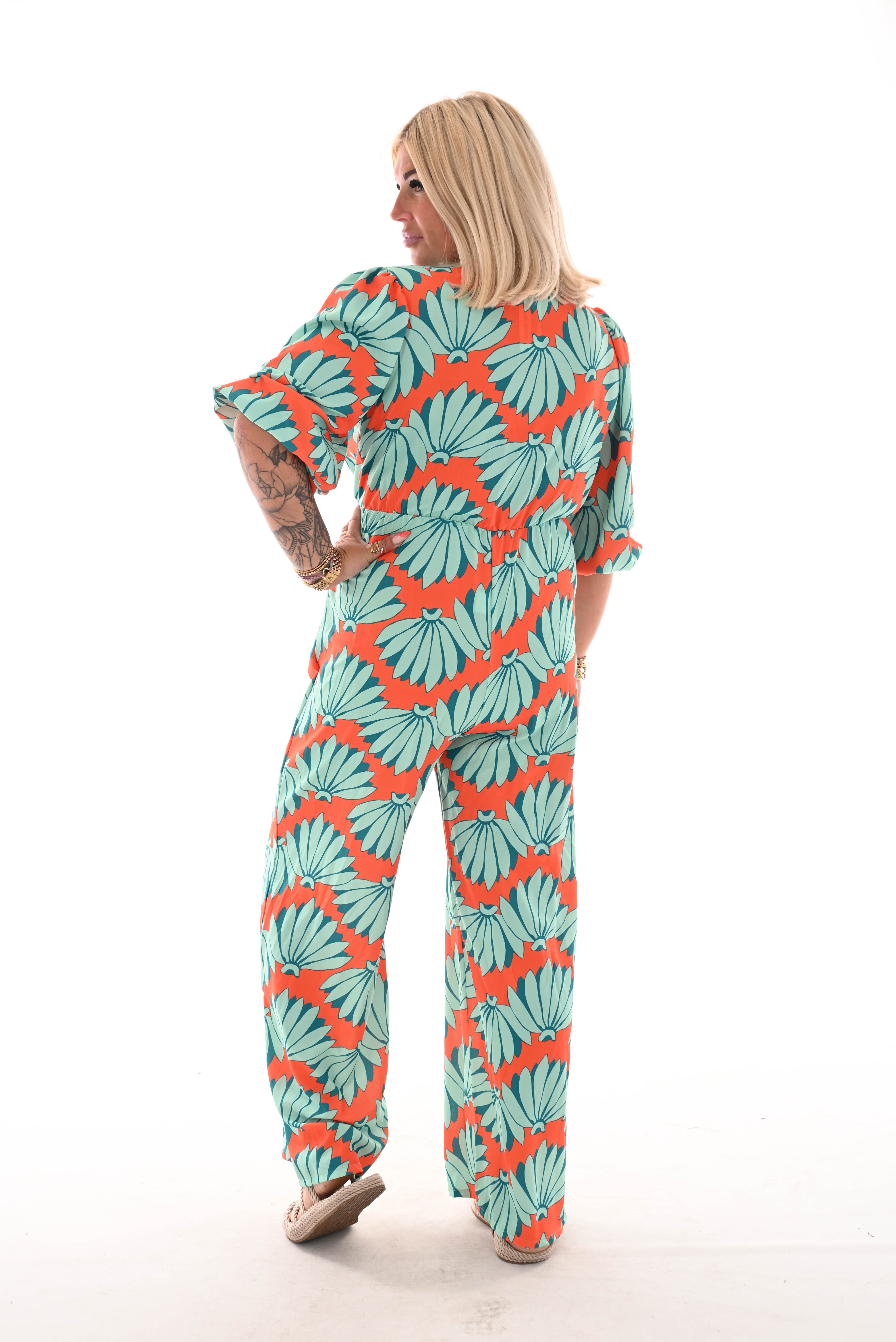 Jumpsuit overslag print bloemen oranje/turquoise