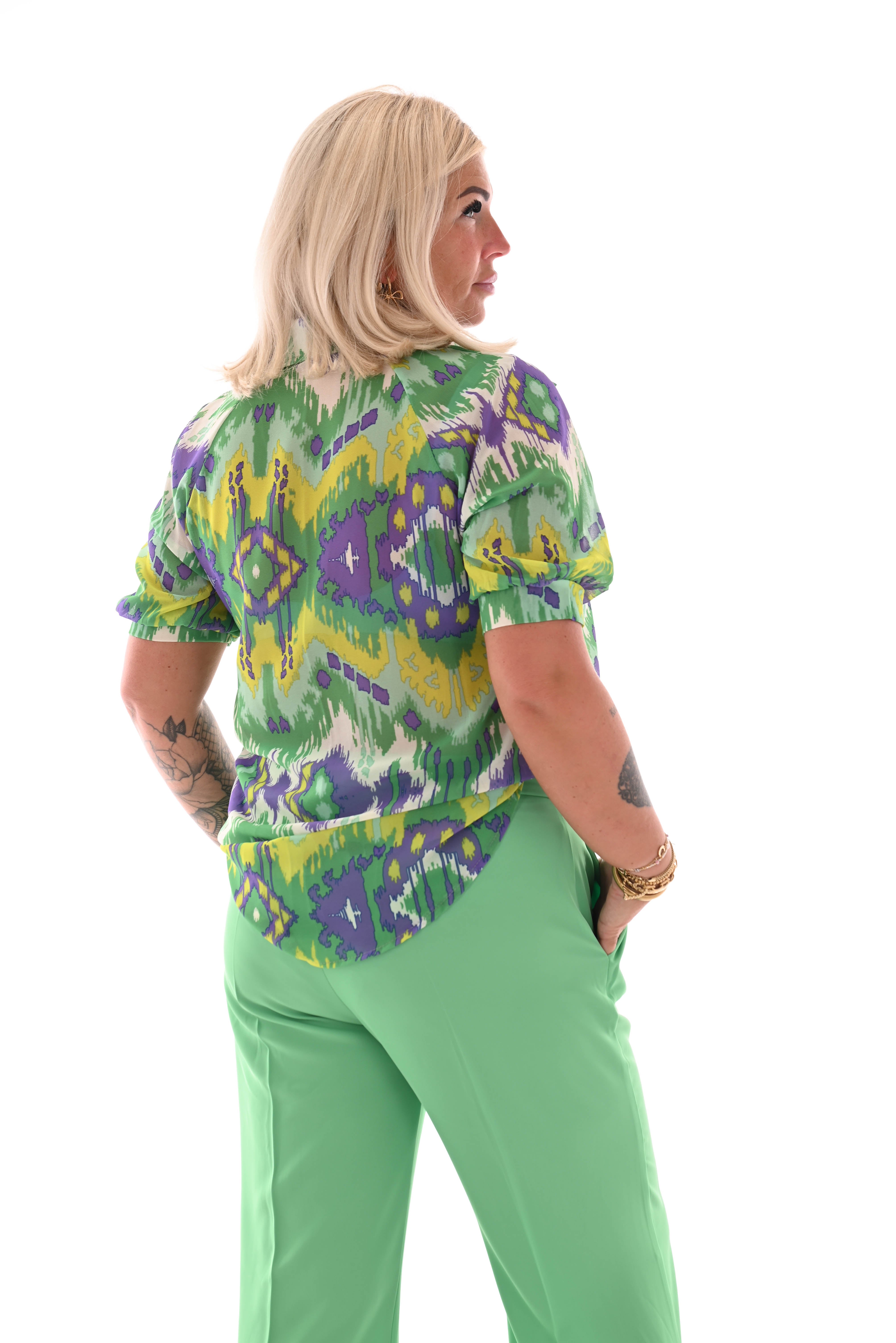 Blouse pofmouwen v-hals paisley groen/paars