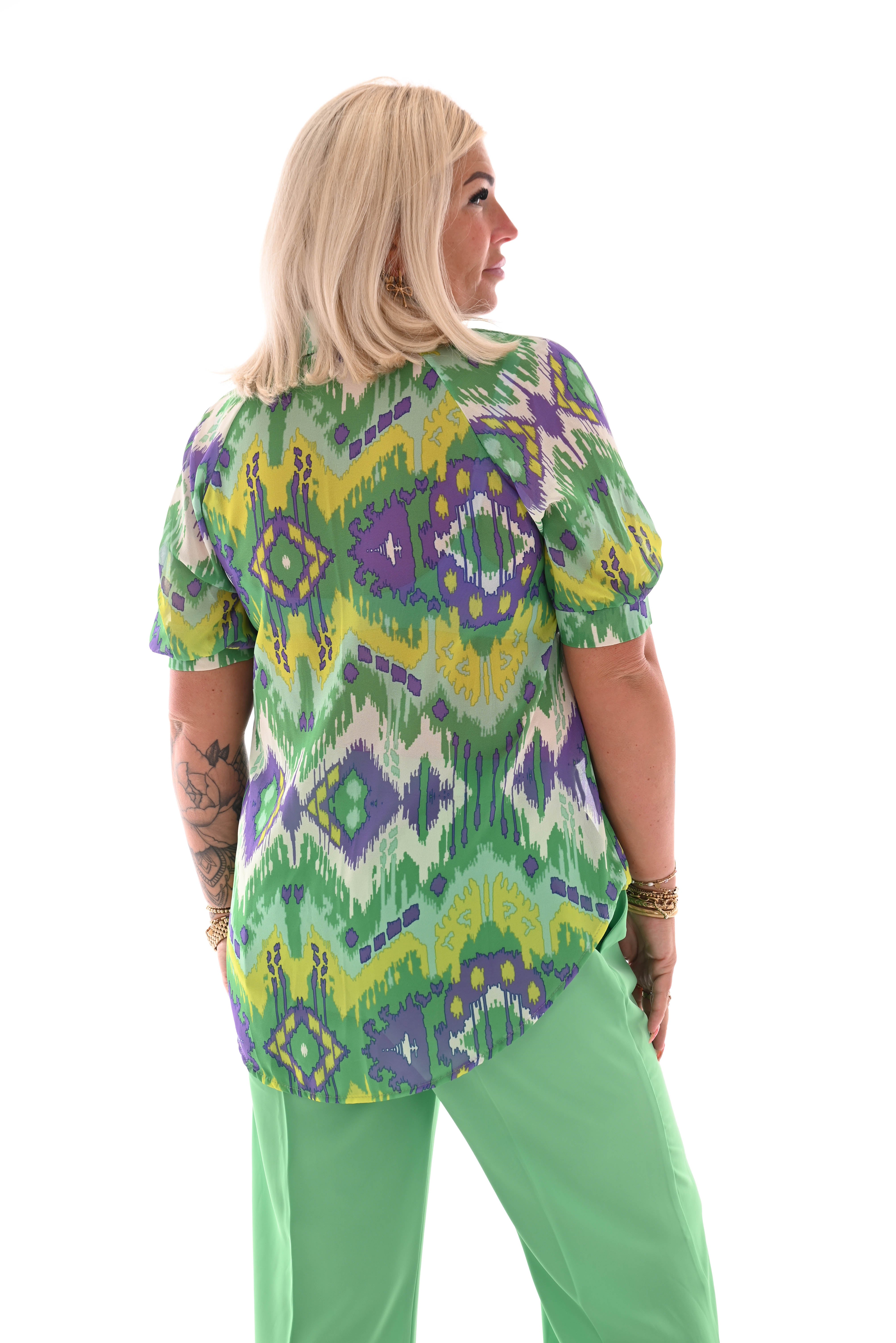 Blouse pofmouwen v-hals paisley groen/paars