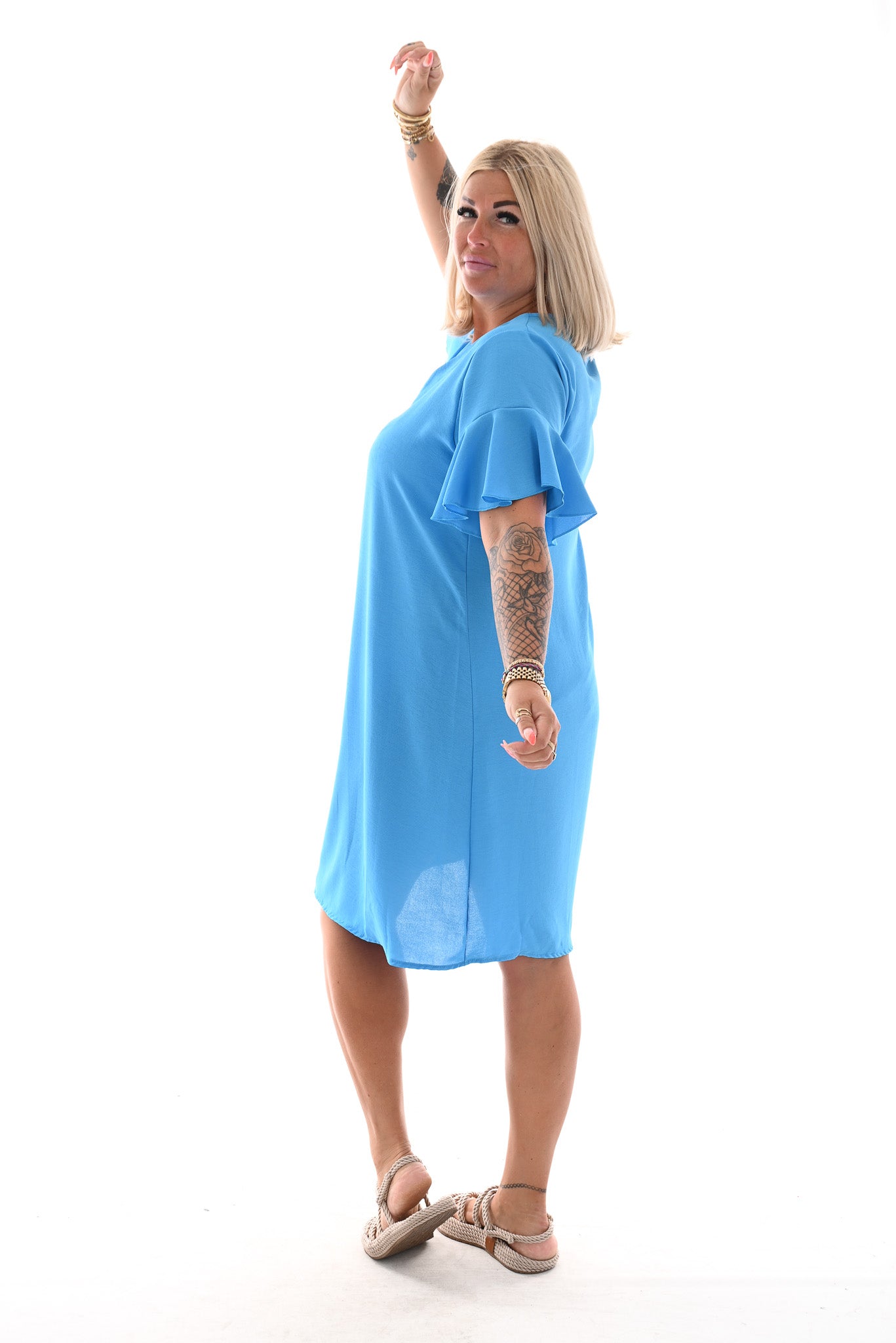 Jurk v-hals roezelmouwen uni blauw