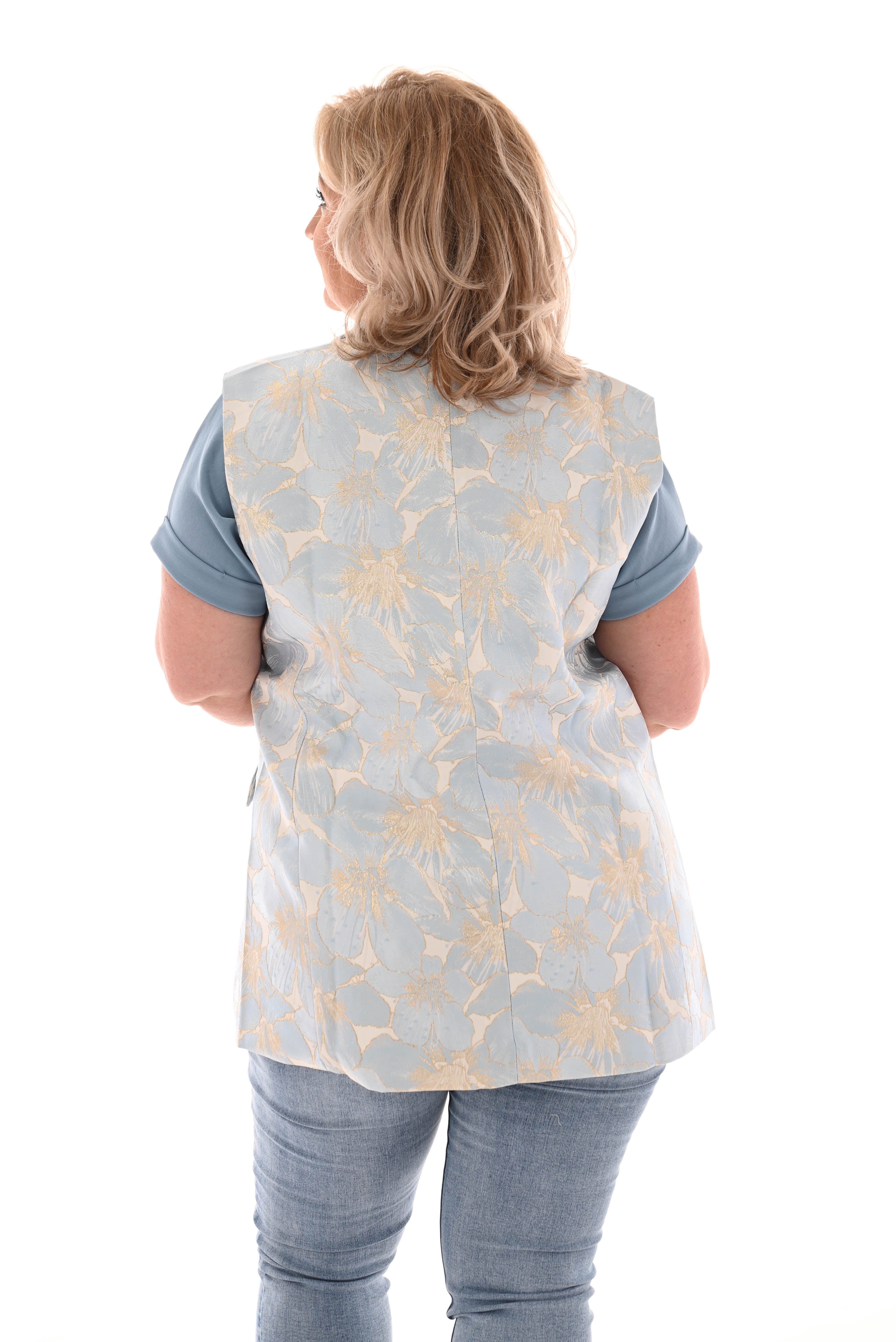 Gilet silky bloemen lichtblauw