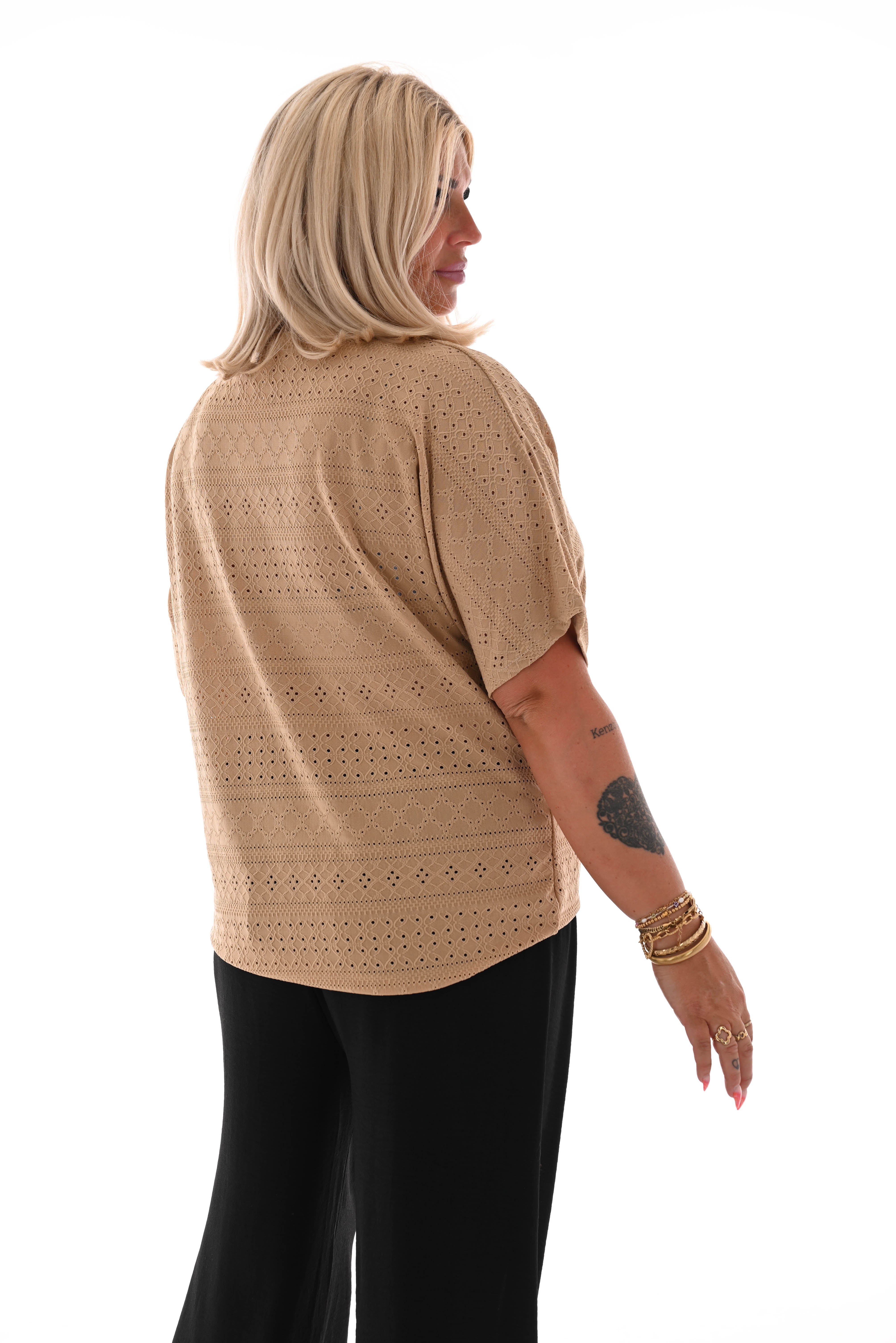 Geknoopte top met ketting gaatjes camel