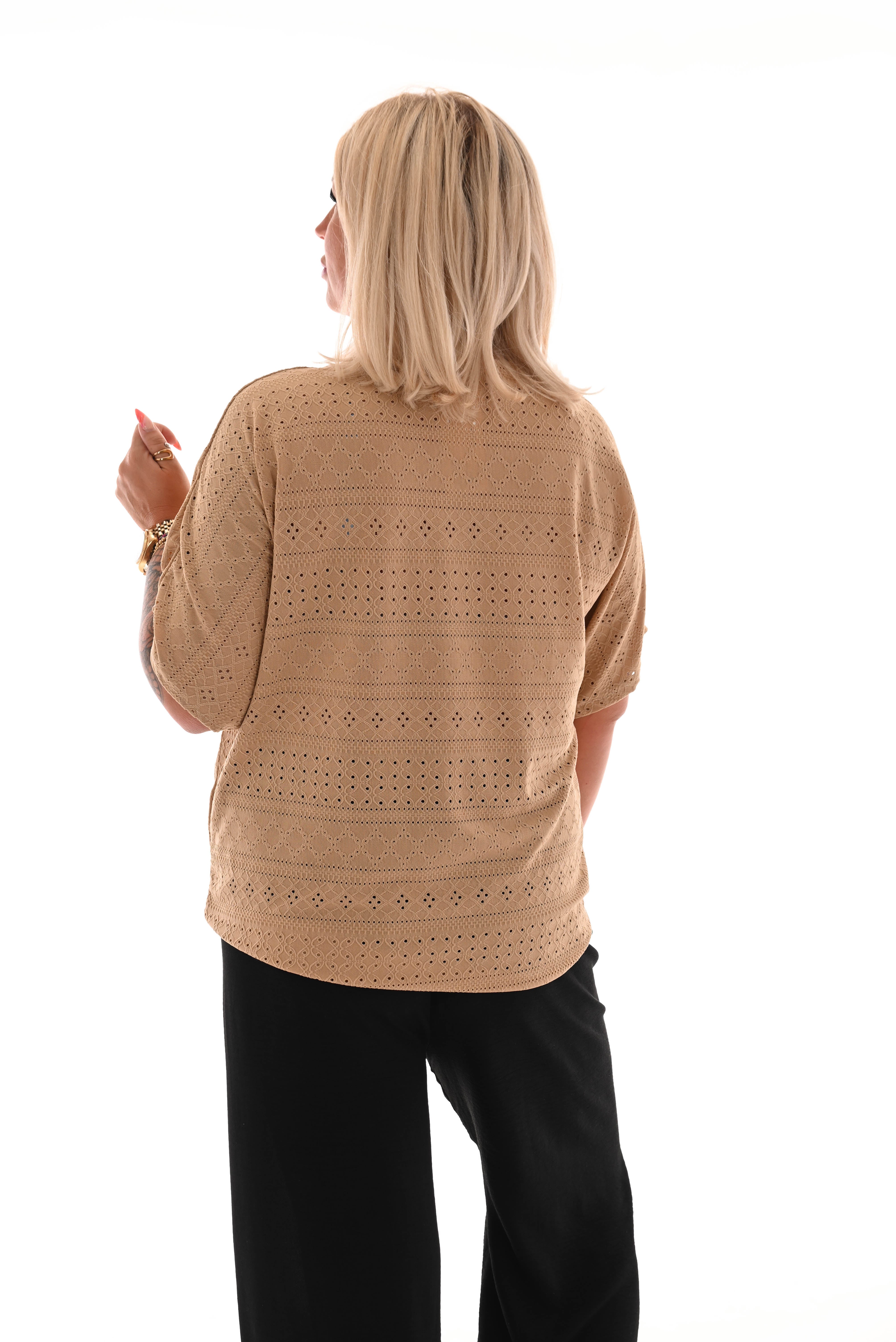 Geknoopte top met ketting gaatjes camel