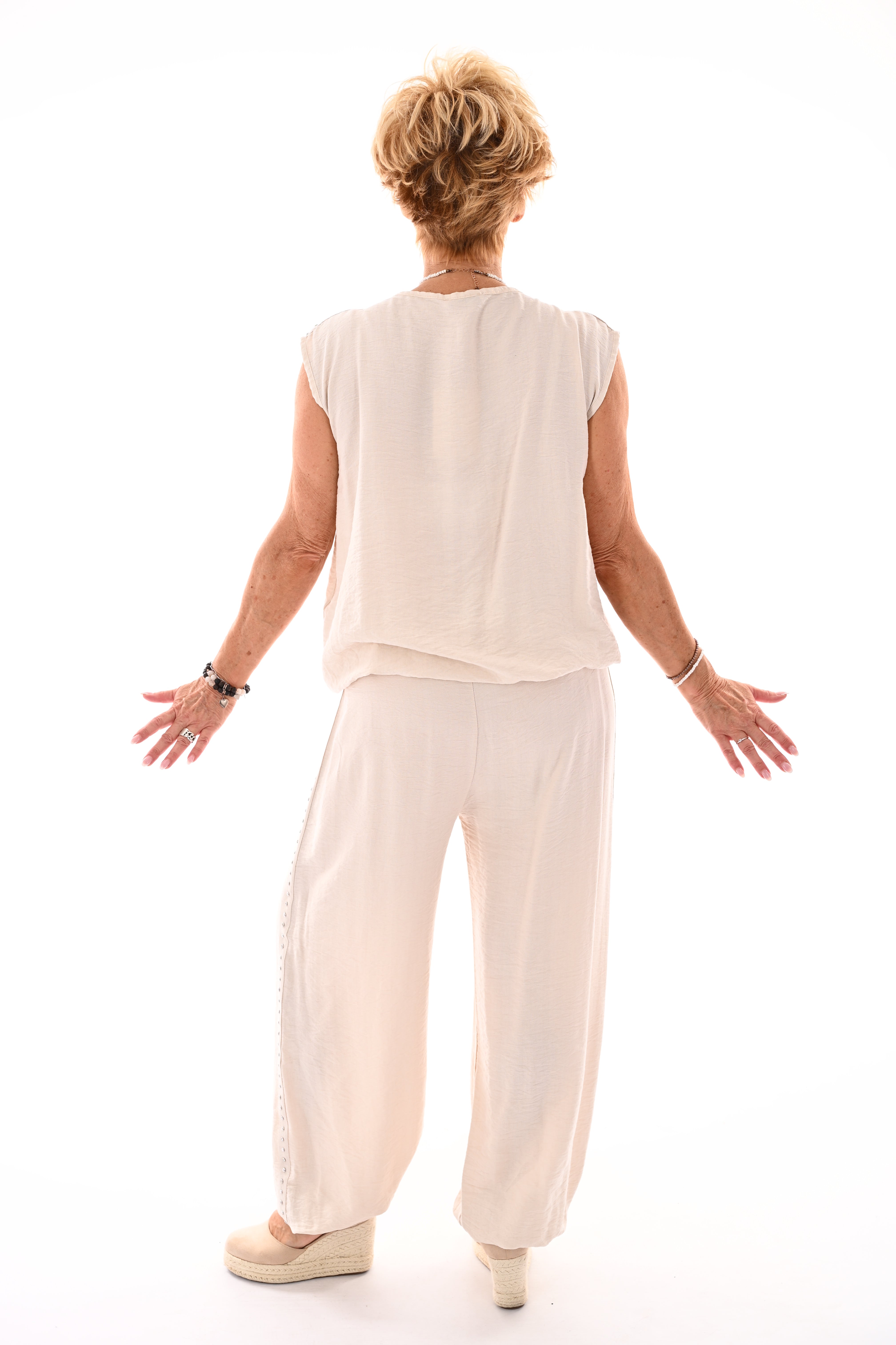 Tweedelig set korte pof top met studs beige