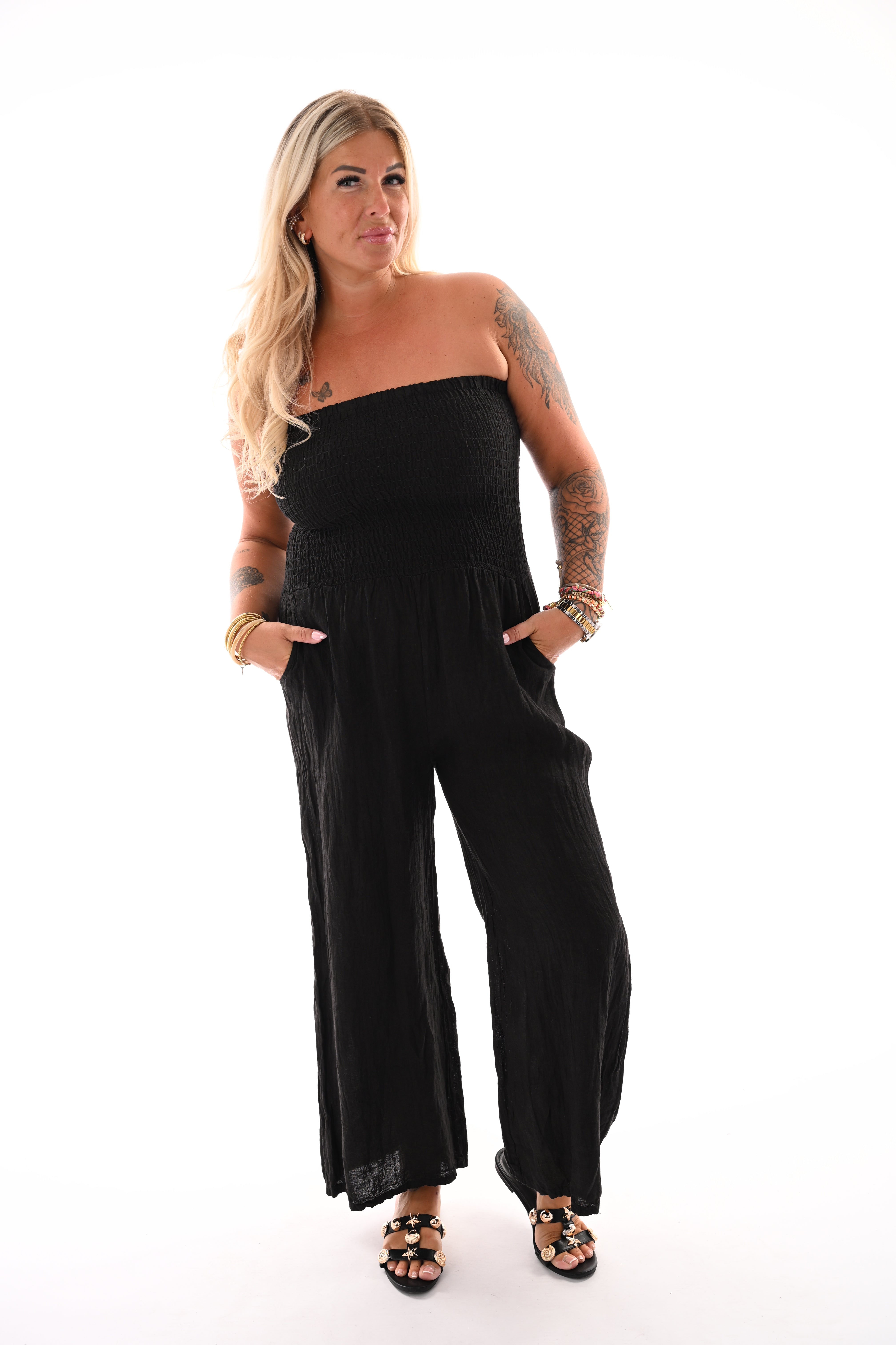 Off-shoulder jumpsuit smock detail zwart