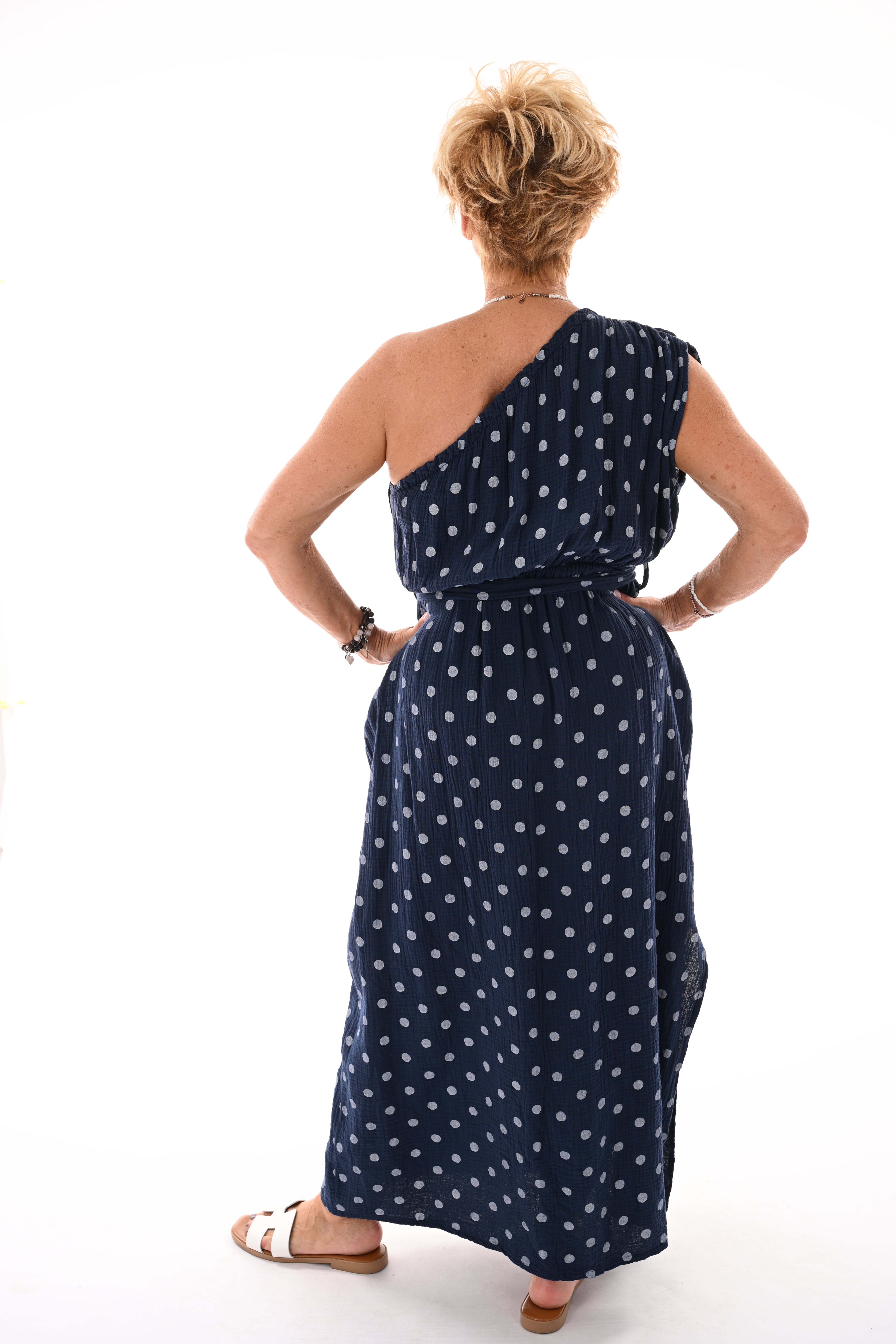 Jurk one-shoulder dots marineblauw