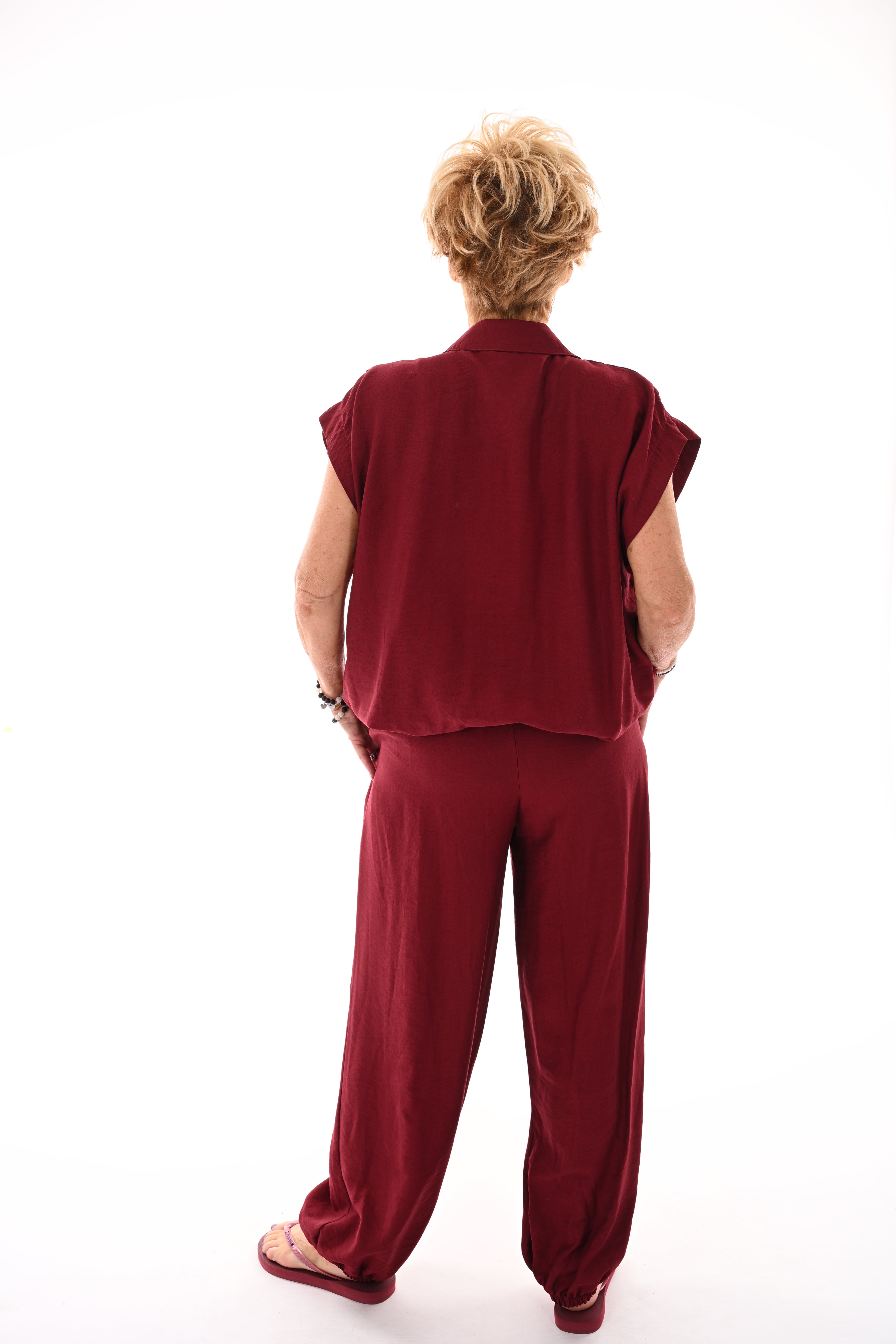 Tweedelig set doorknoop blouse kapmouwen bordeaux
