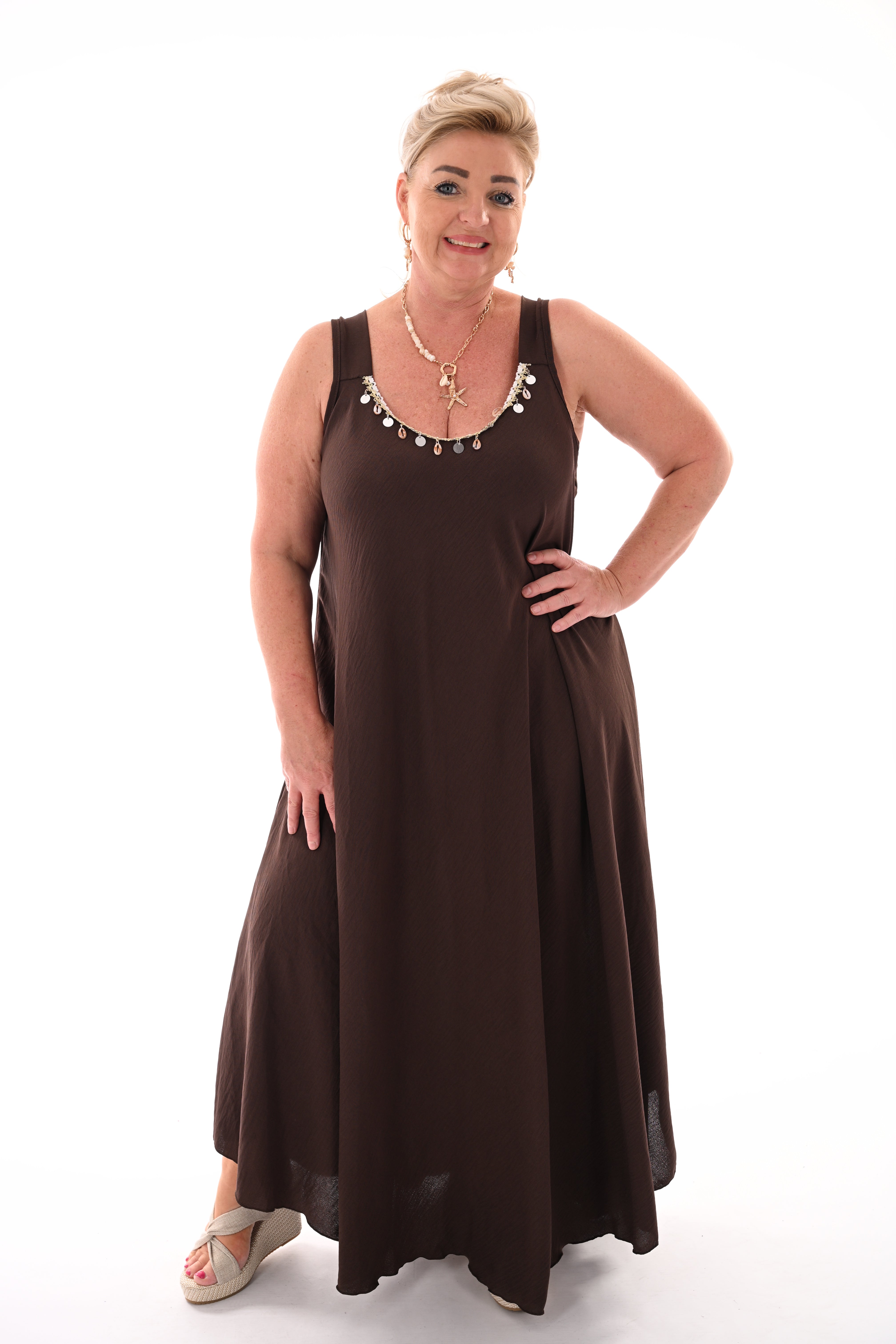 Lange jurk mouwloos schelp detail donkerbruin