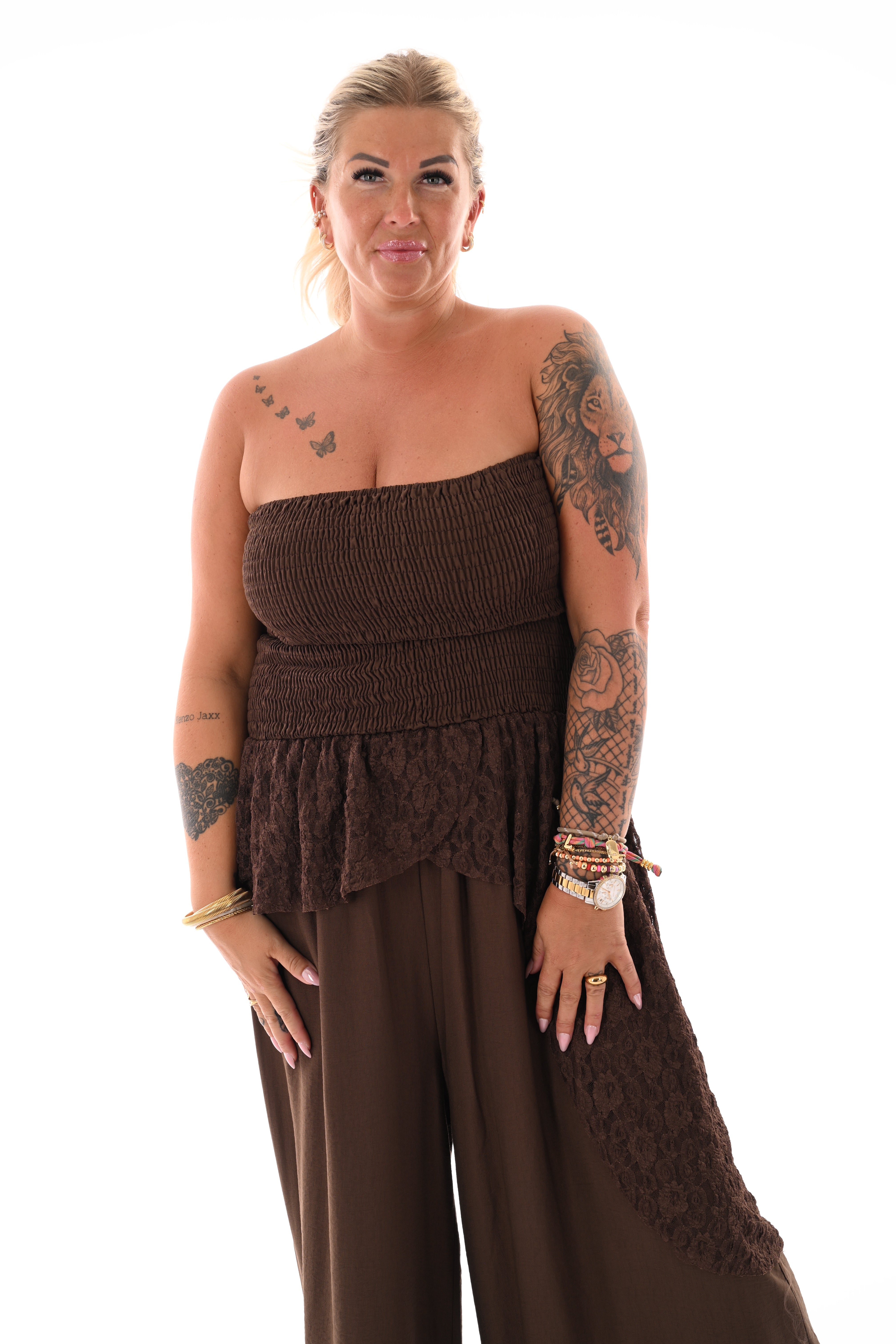 Off-shoulder jumpsuit kanten detail bruin