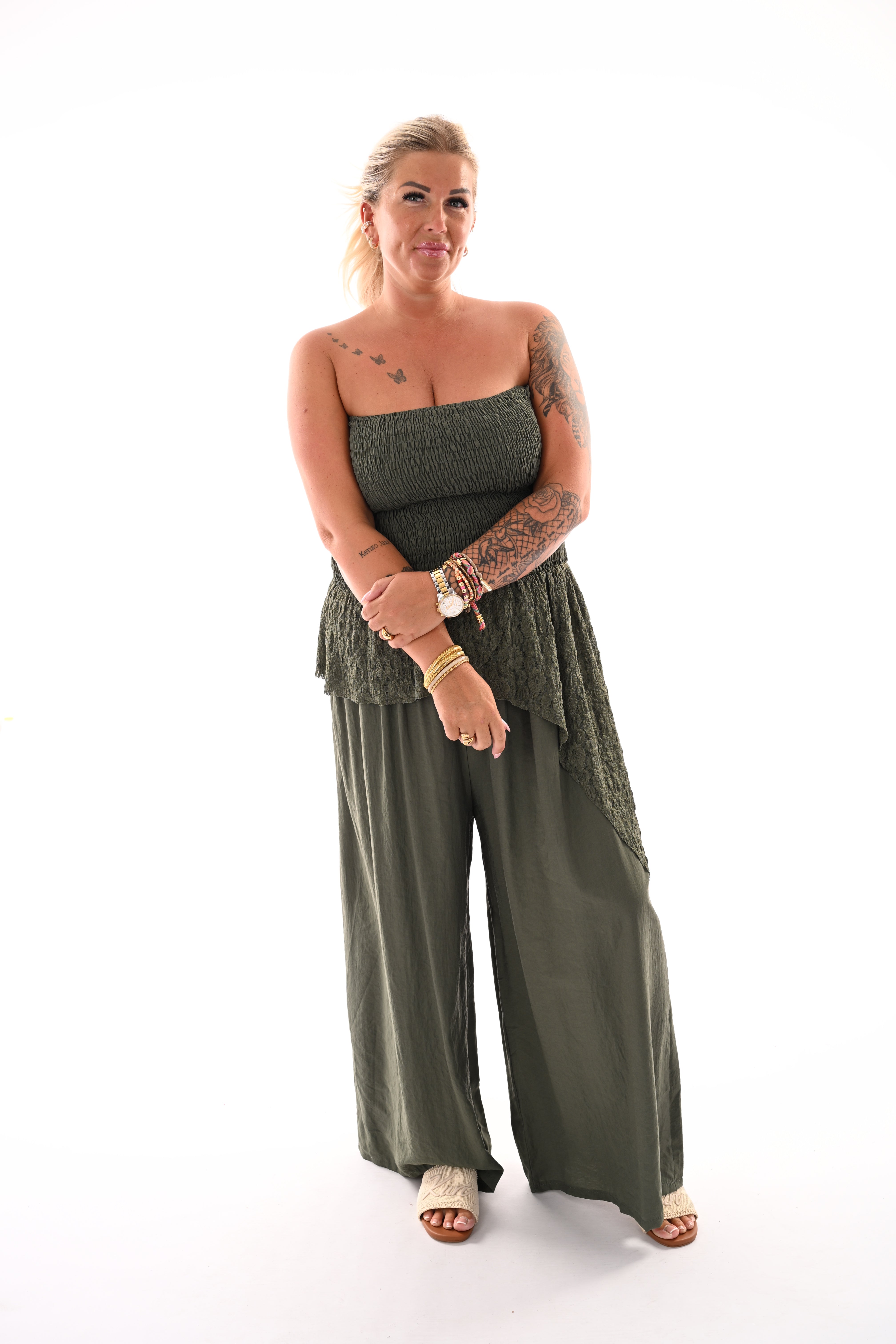 Off-shoulder jumpsuit kanten detail legergroen