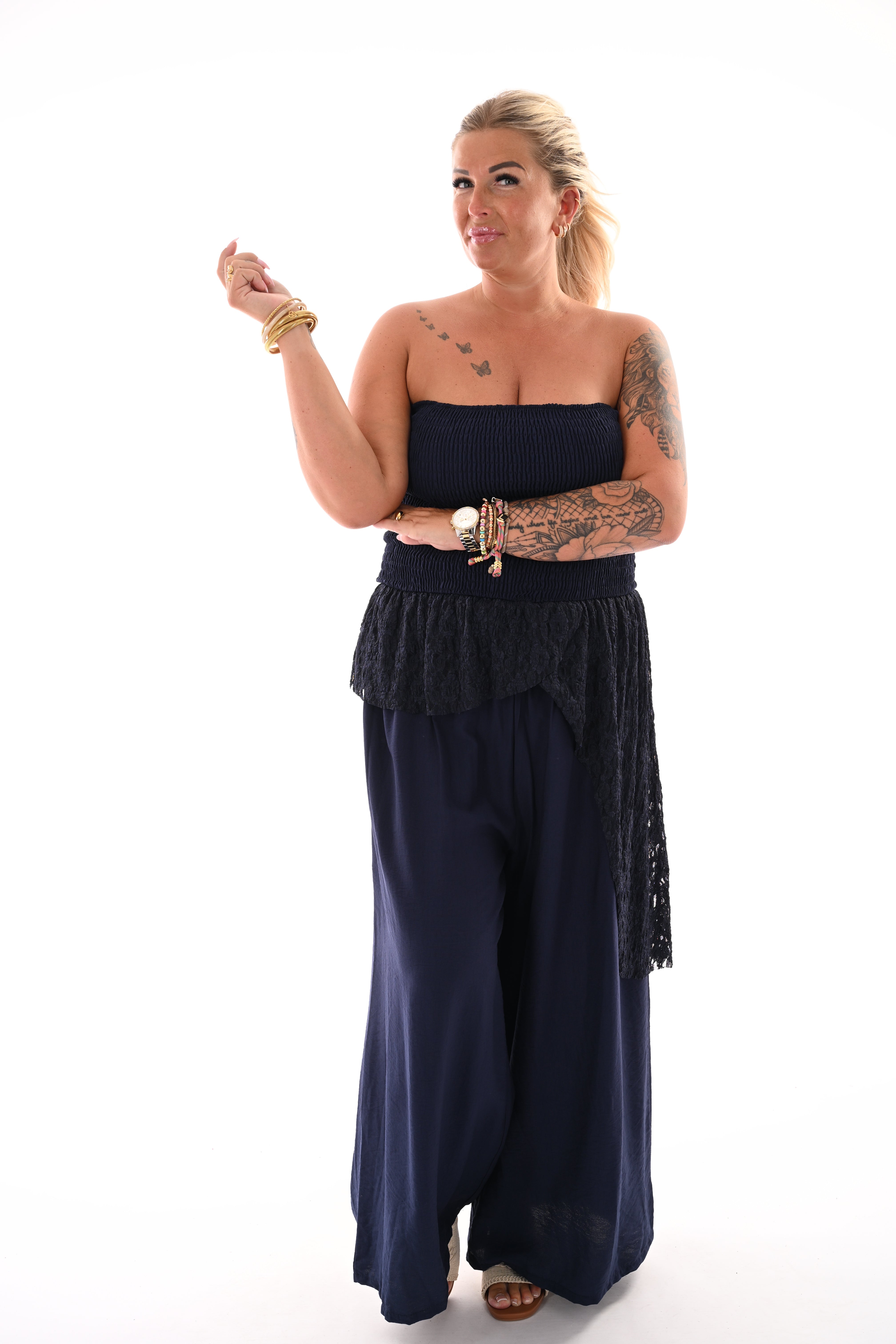 Off-shoulder jumpsuit kanten detail marineblauw
