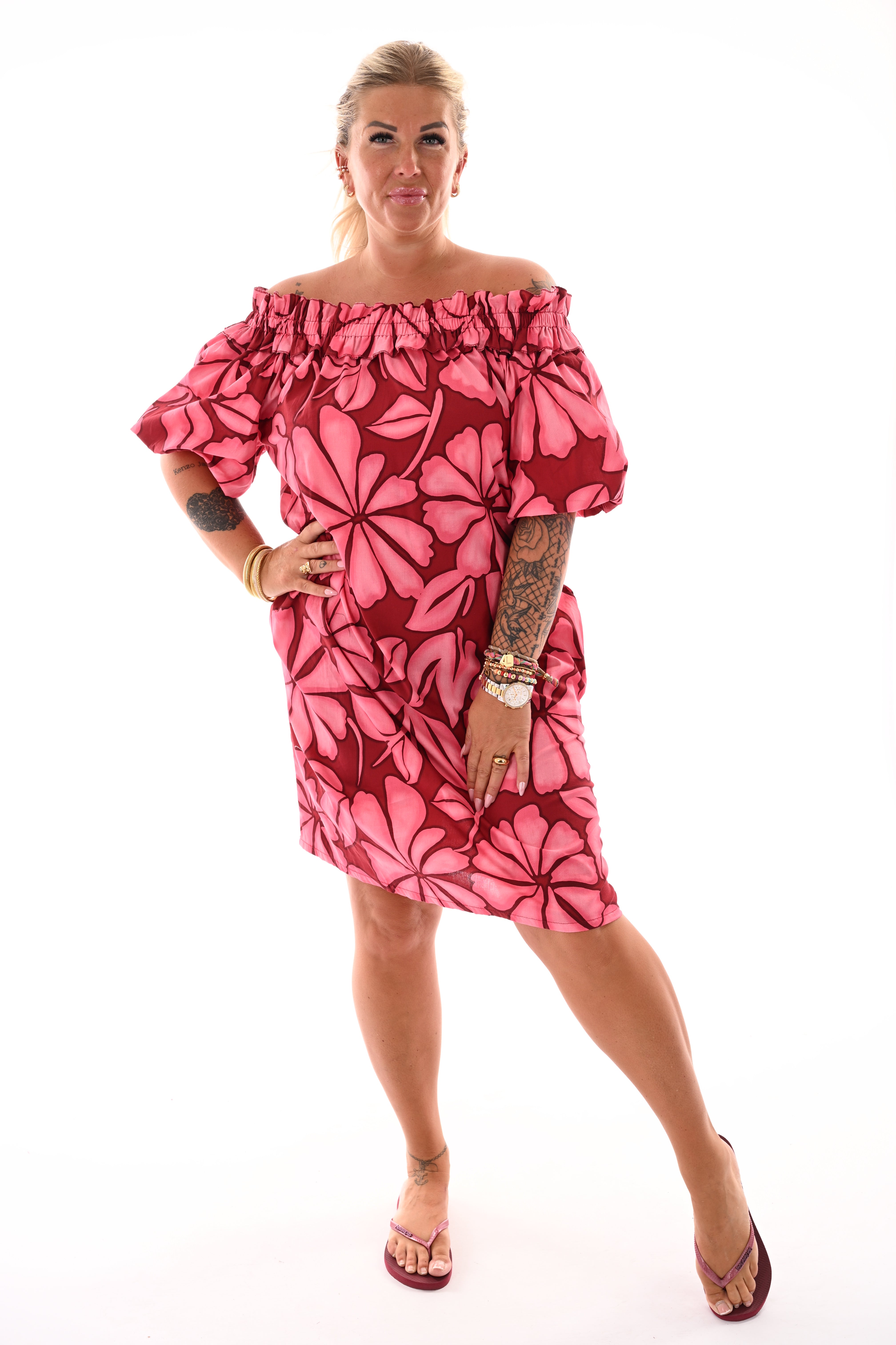 Jurk off-shoulder bladeren bordeaux/roze