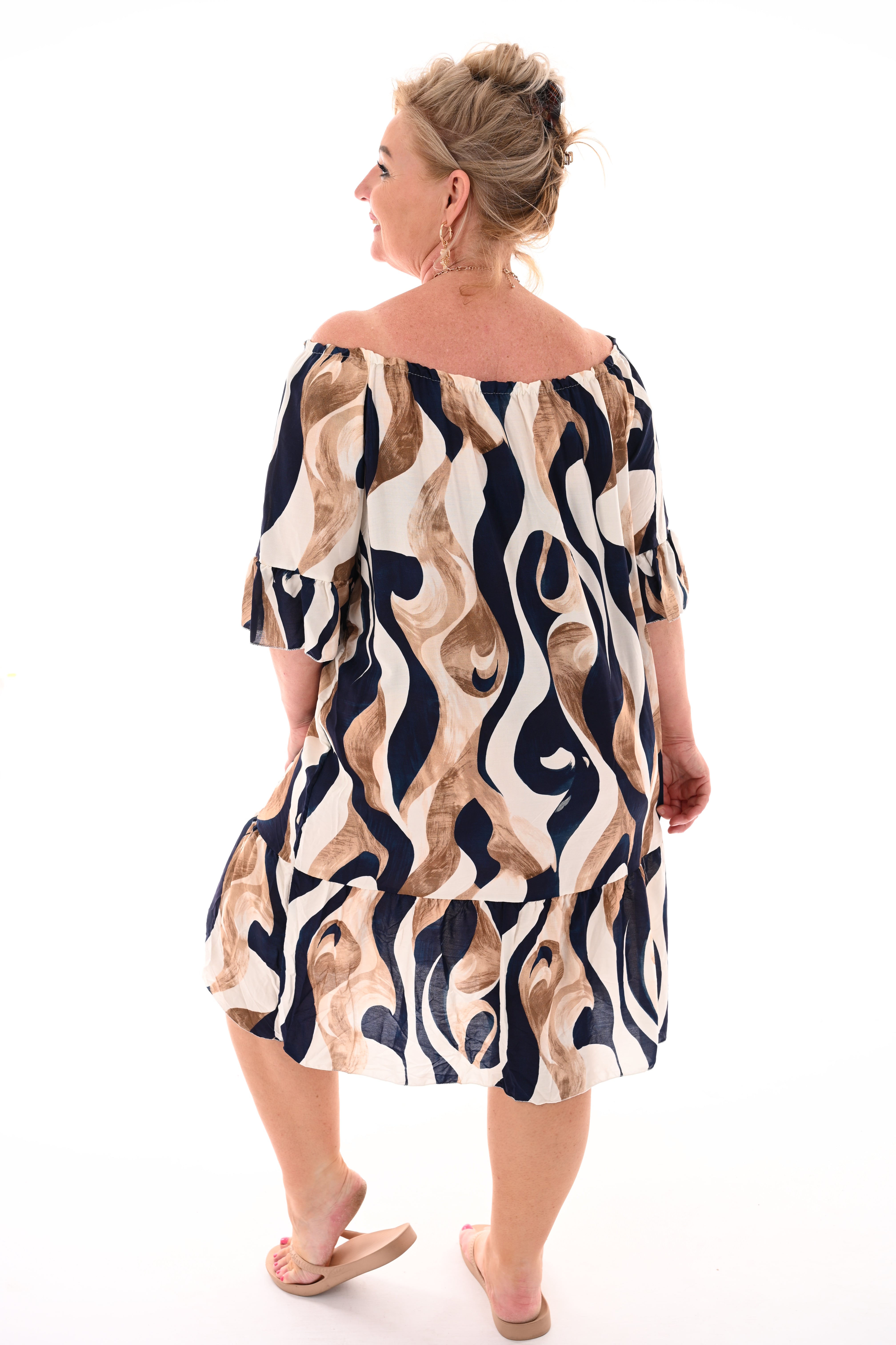 Off-shoulder jurk met golvend detail marineblauw
