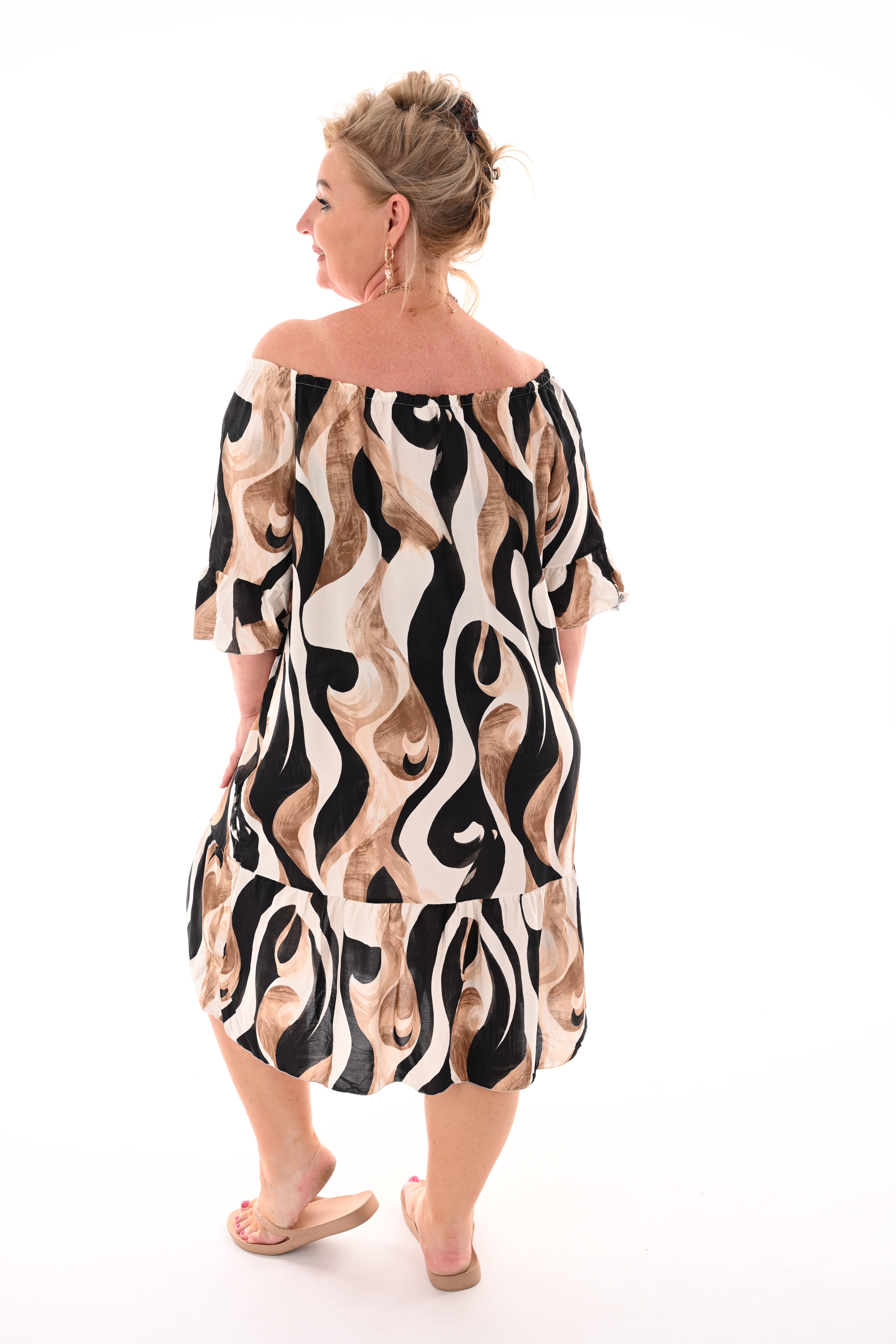 Off-shoulder jurk met golvend detail zwart