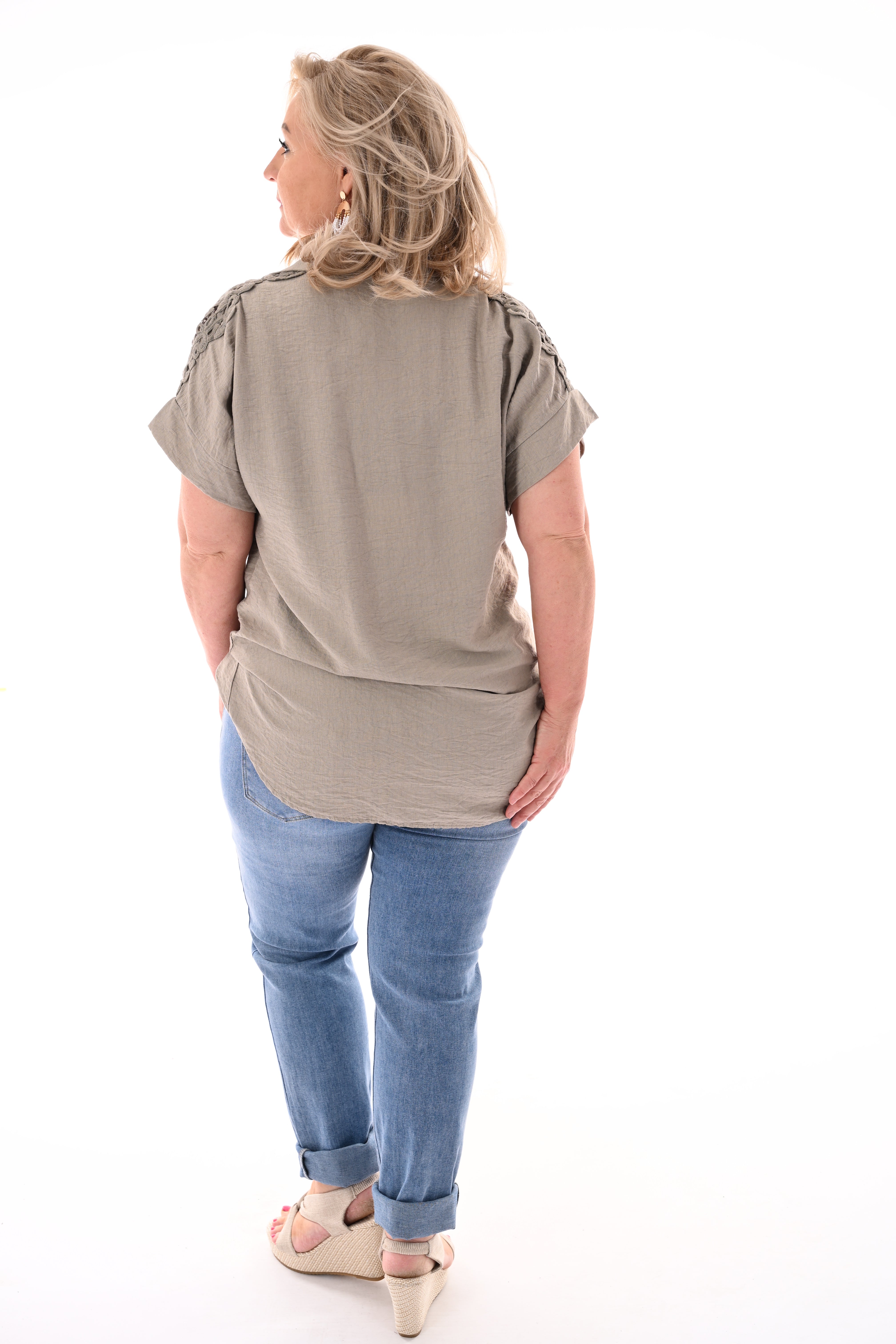 Blouse korte mouwen broderie detail taupe