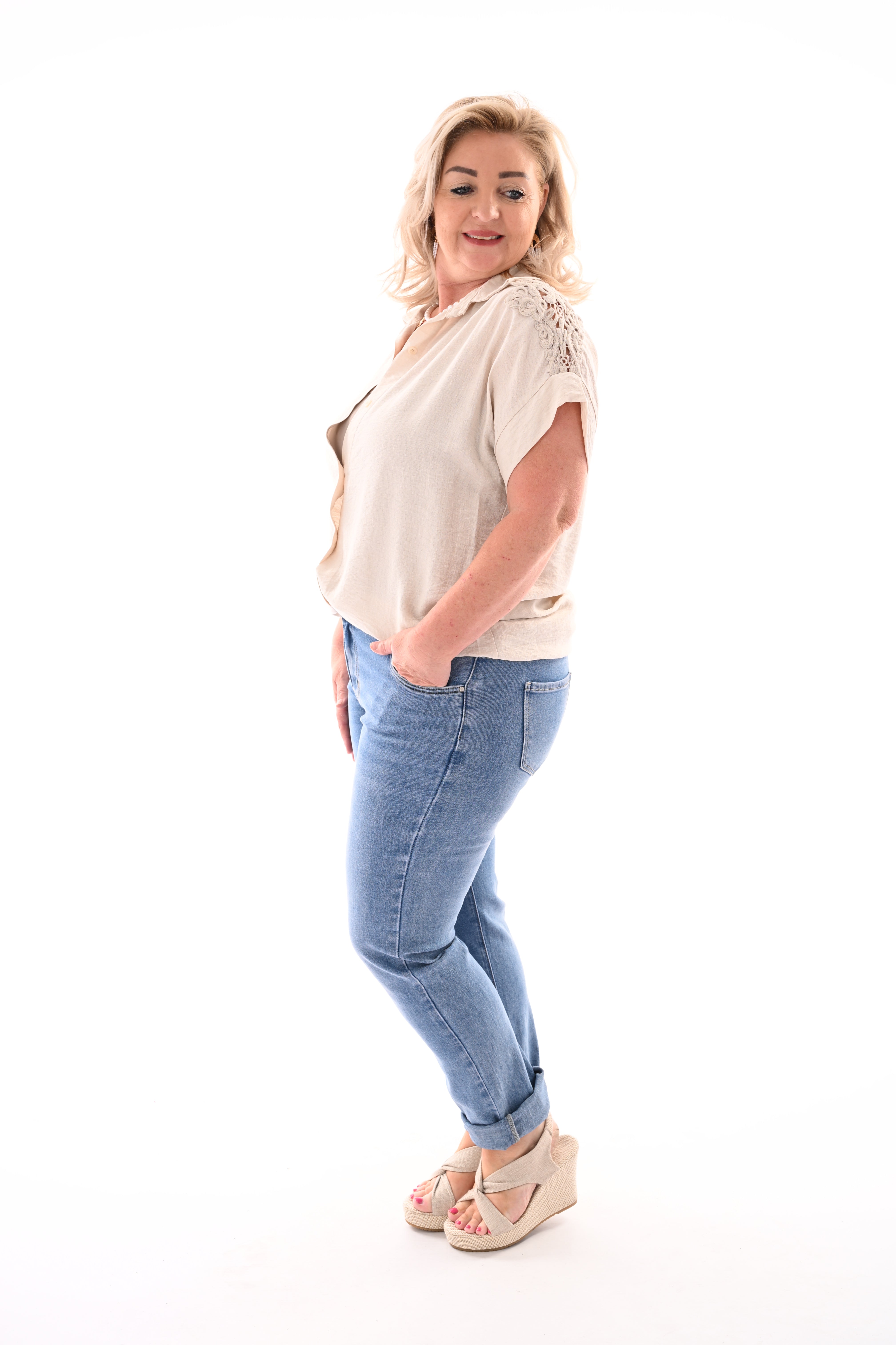 Blouse korte mouwen broderie detail beige