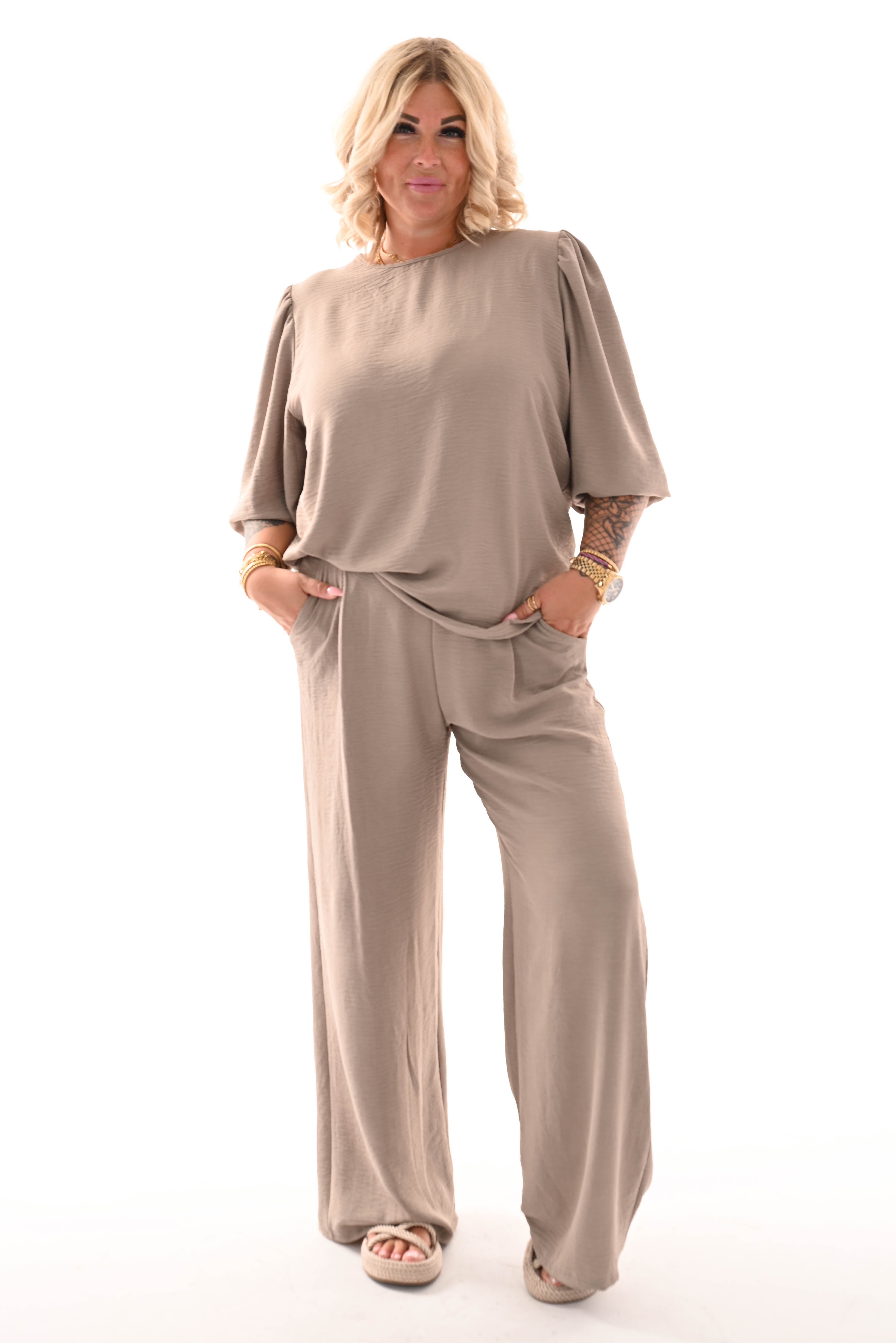 Tweedelig pak 3/4e pofmouwen uni taupe