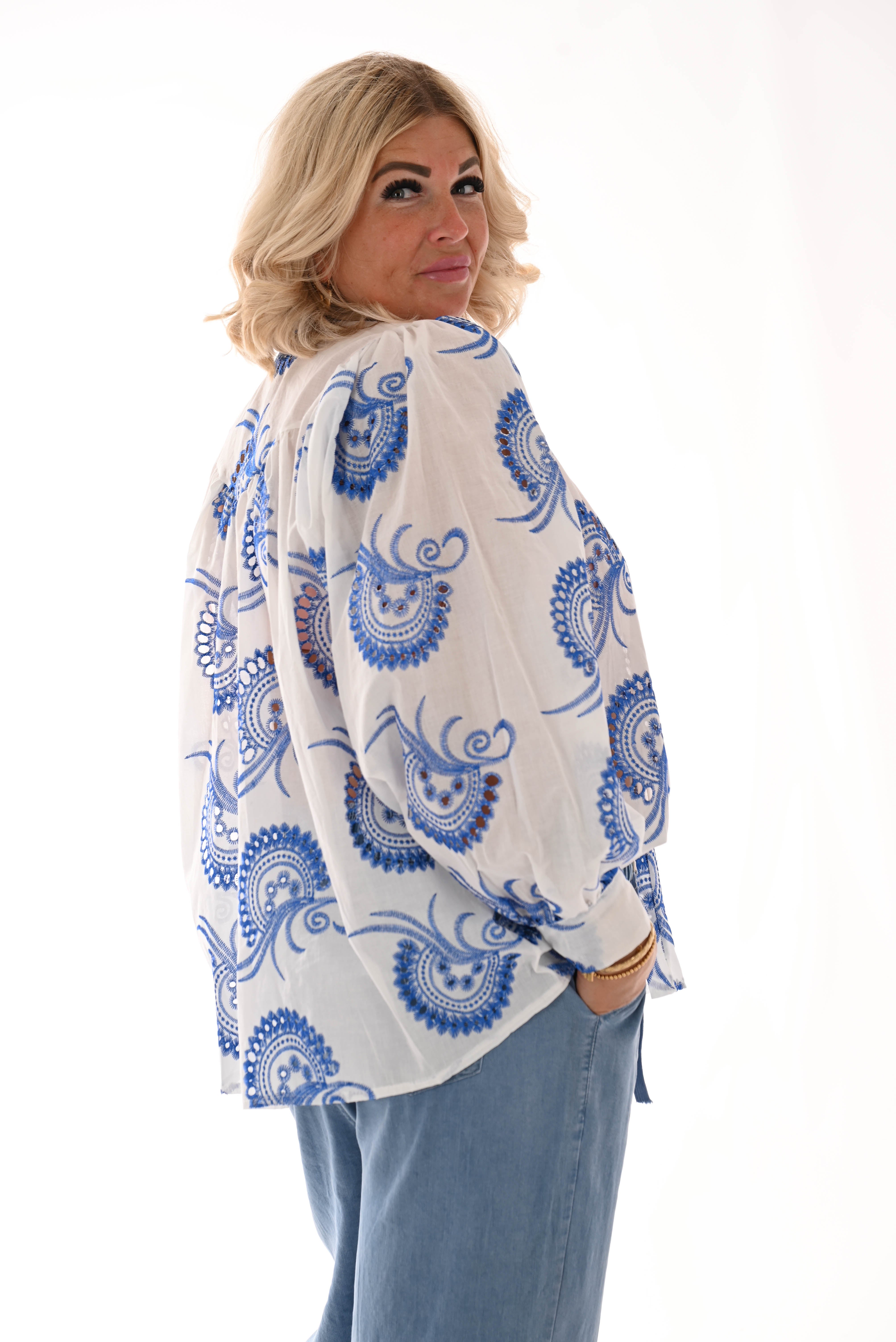 Blouse paisley wit/kobaltblauw