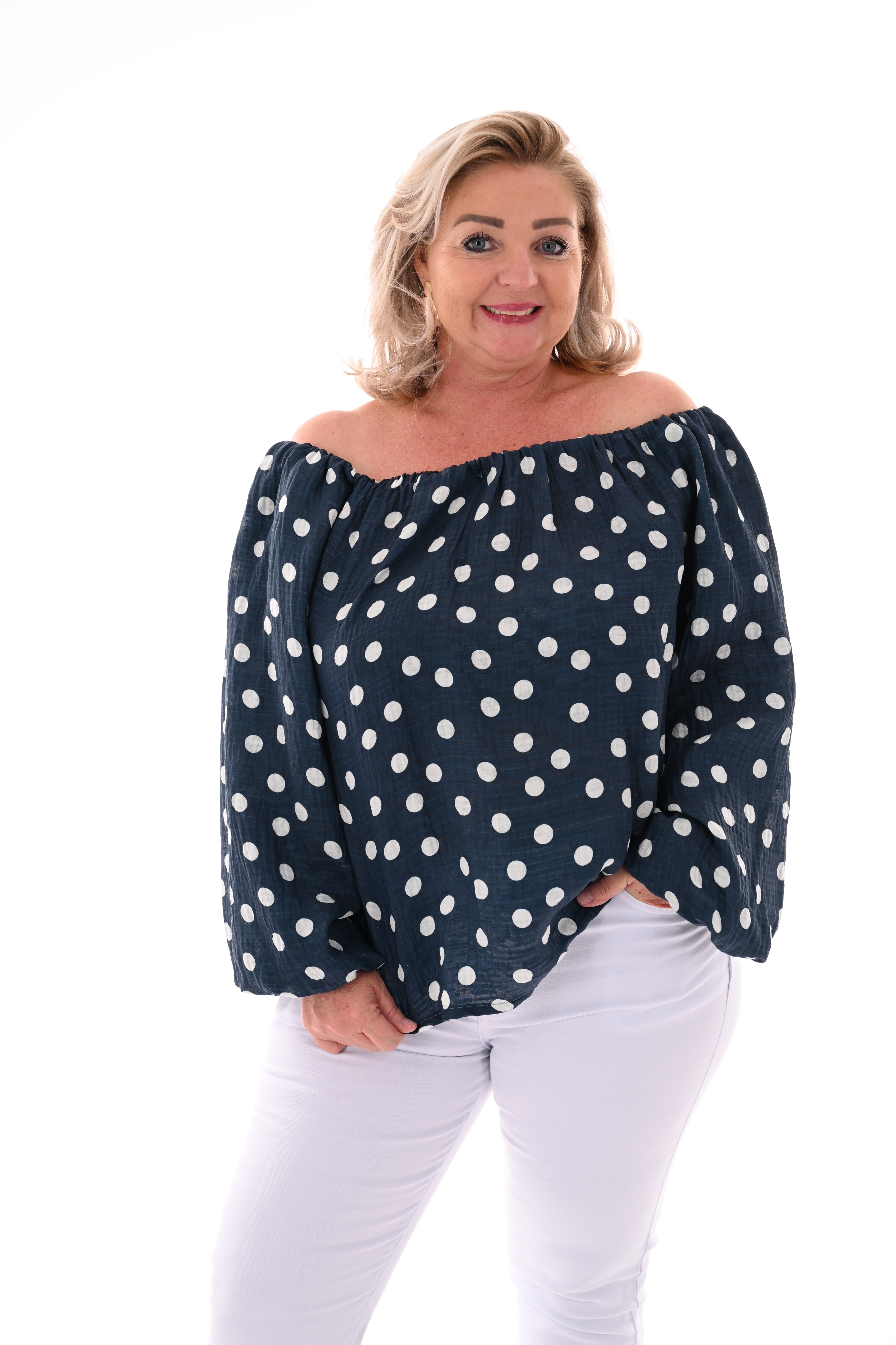 Off-shoulder top dots marineblauw