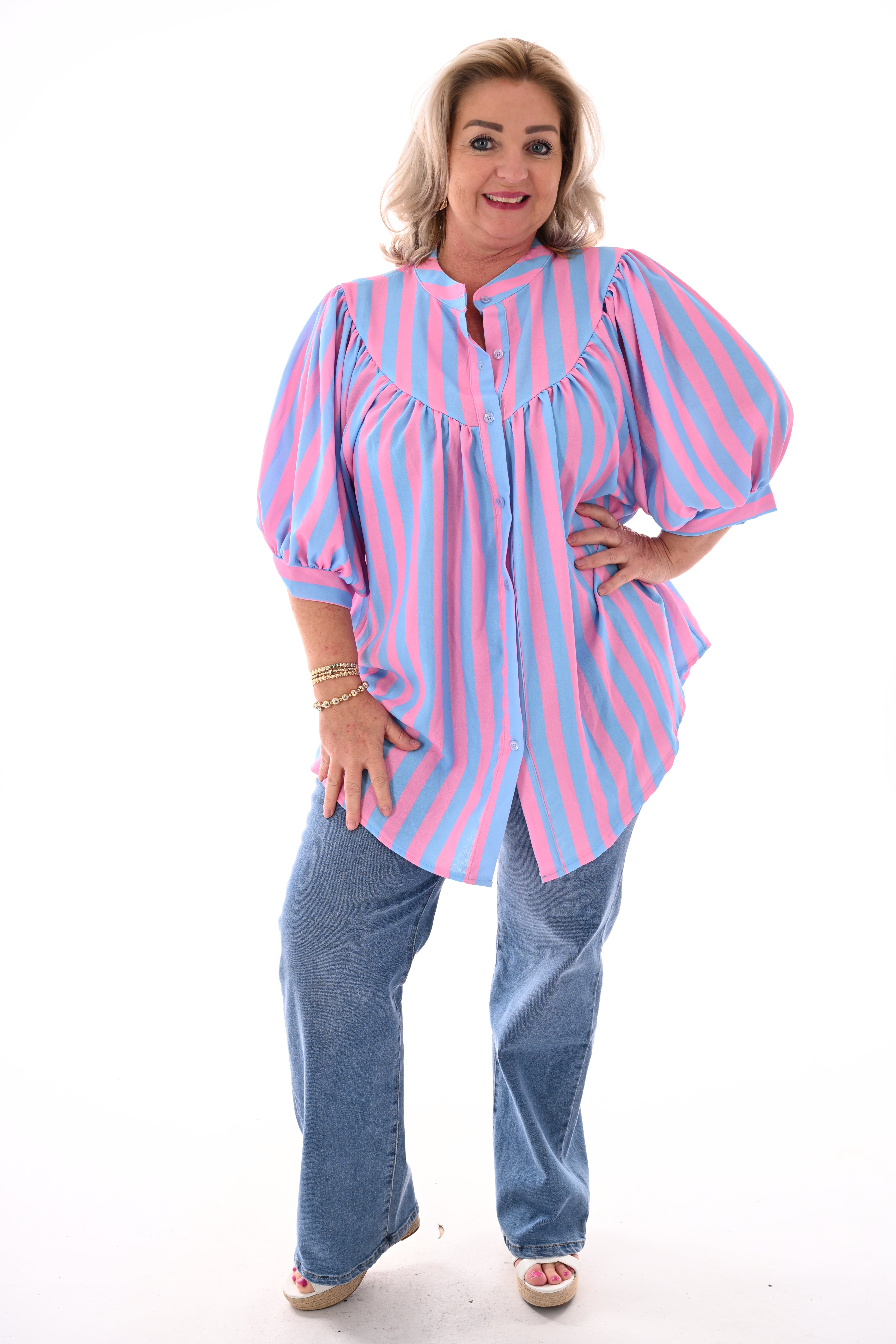 Doorknoop blouse pofmouwen strepen lichtroze/lichtblauw